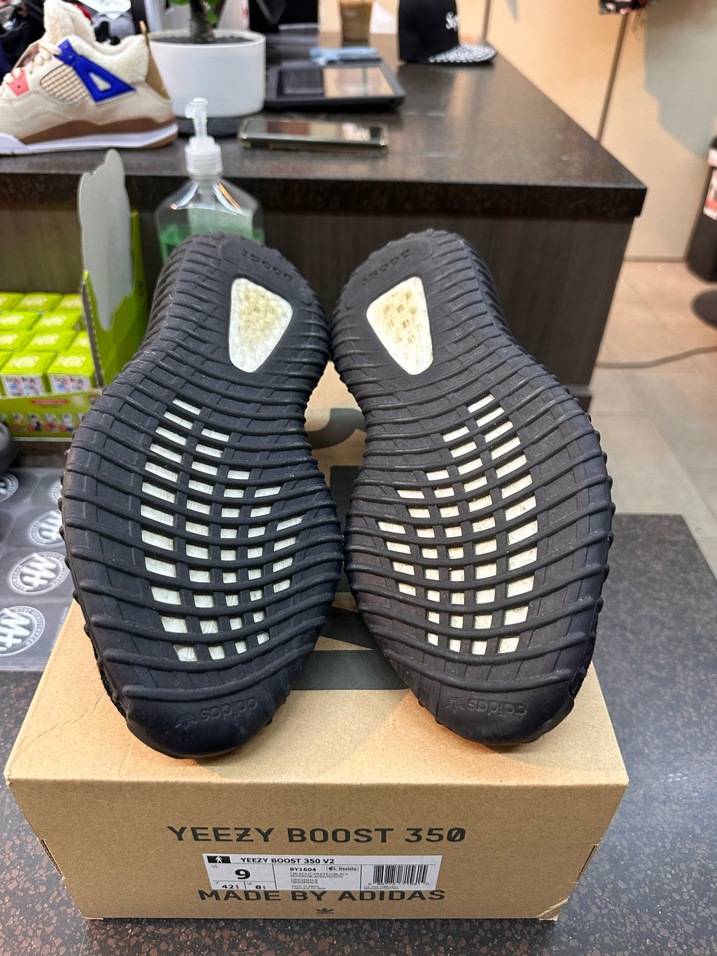 Yeezy 350 "Oreo" Preowned
