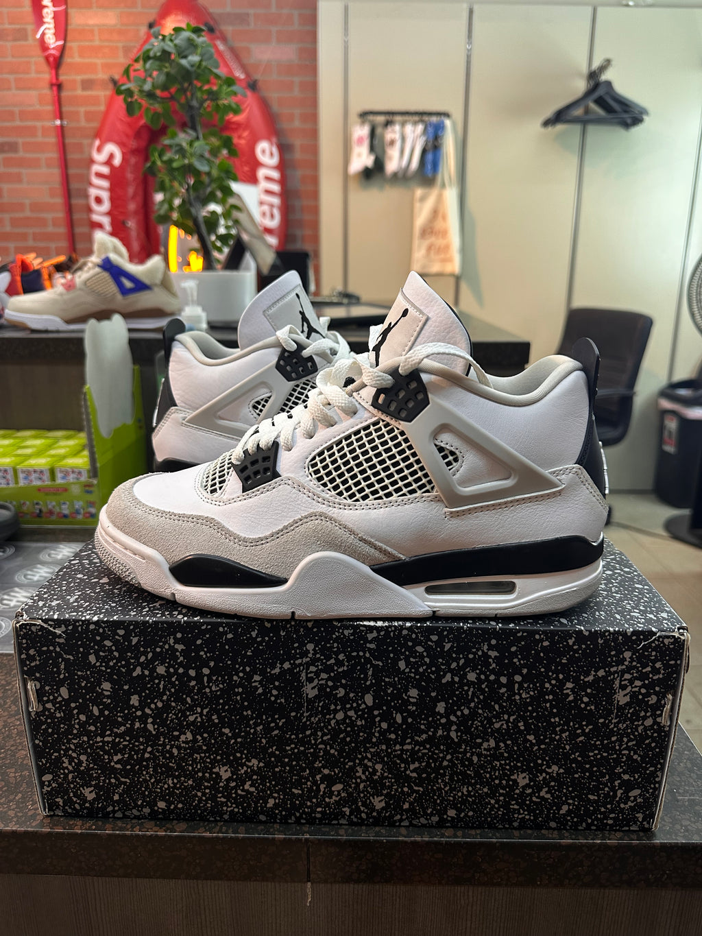 Jordan 4 Retro "Military Black" Preowned