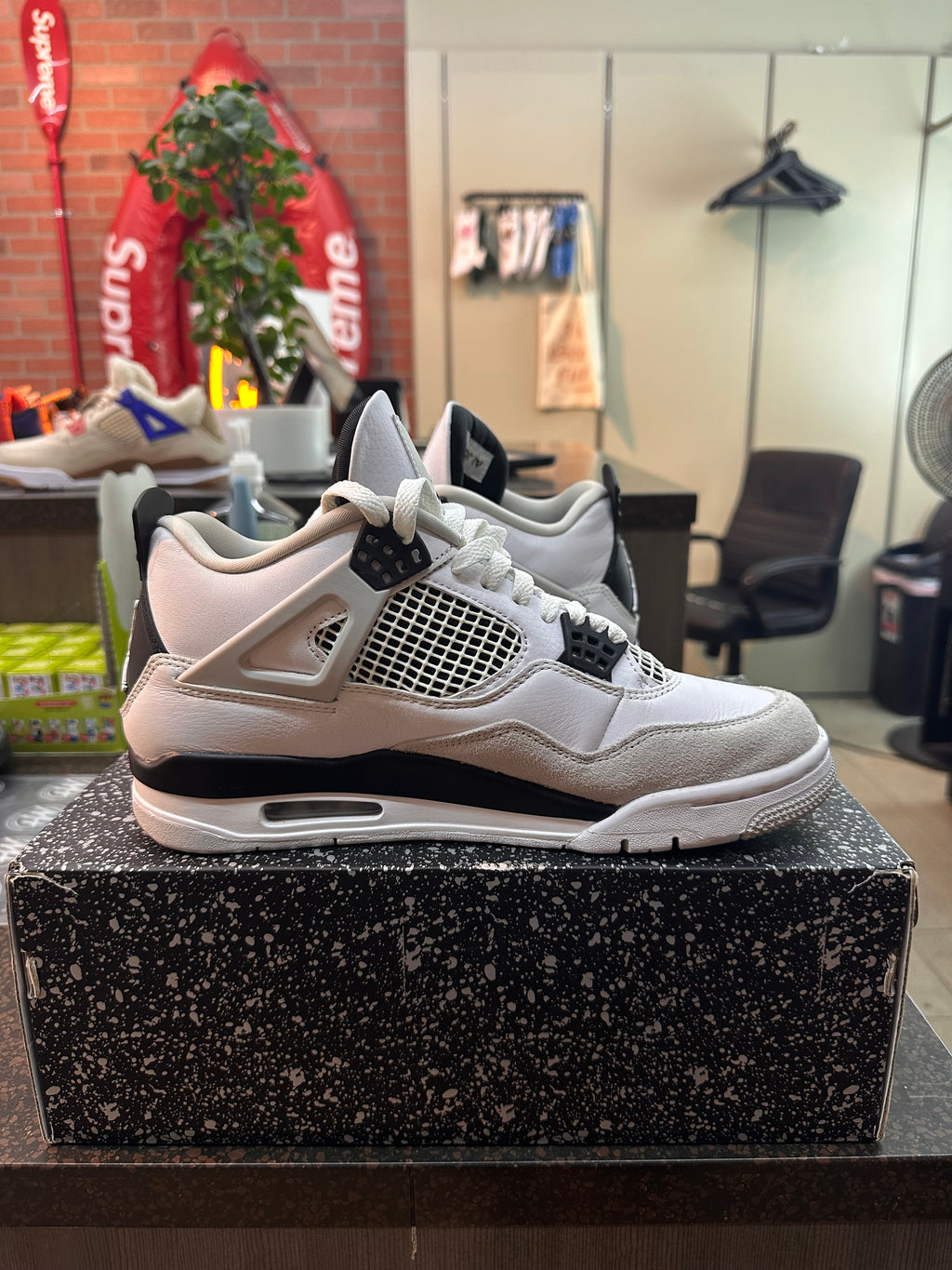 Jordan 4 Retro "Military Black" Preowned