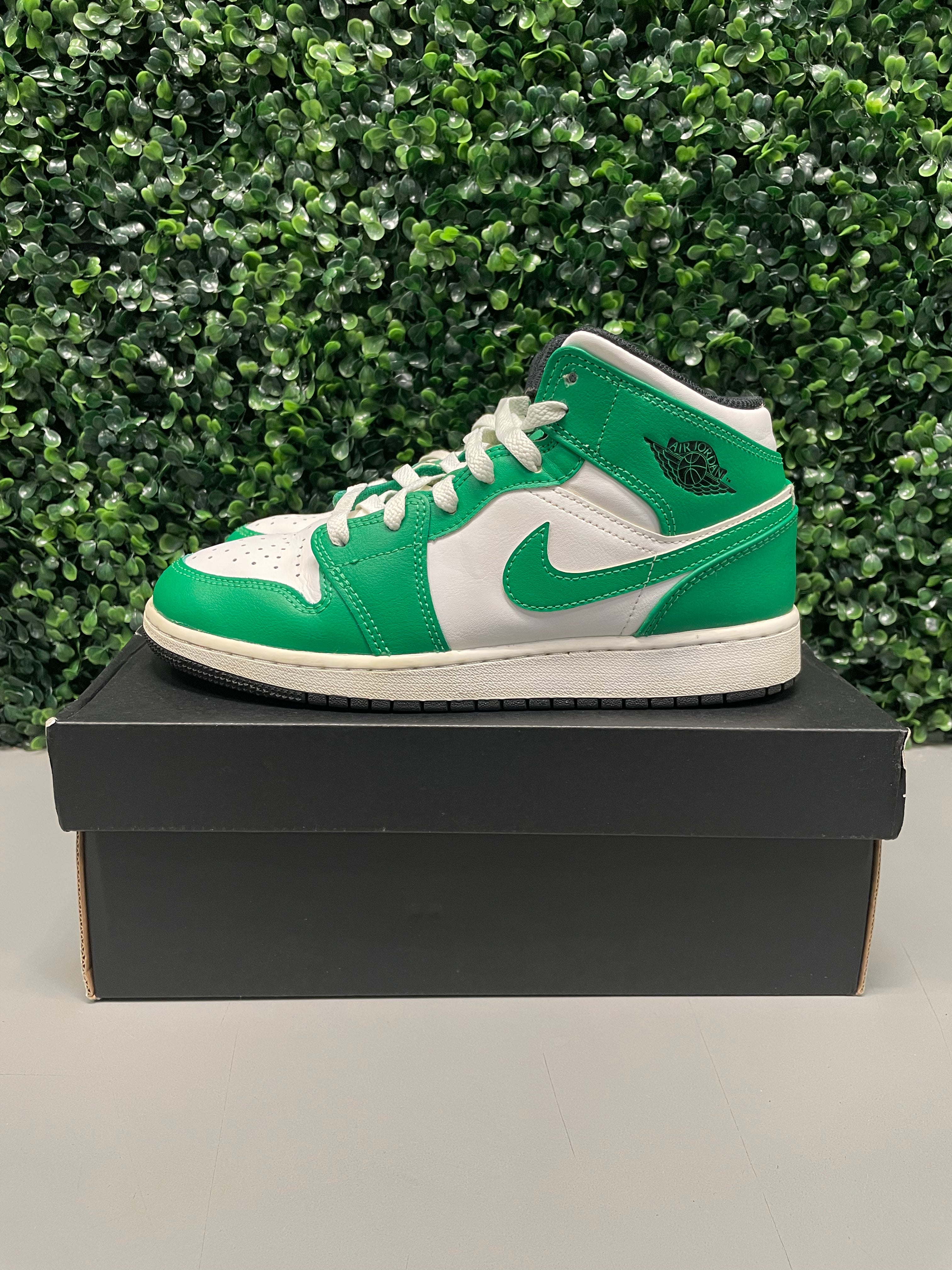 Jordan 1 Mid Lucky Green (GS) Size 6Y Preowned