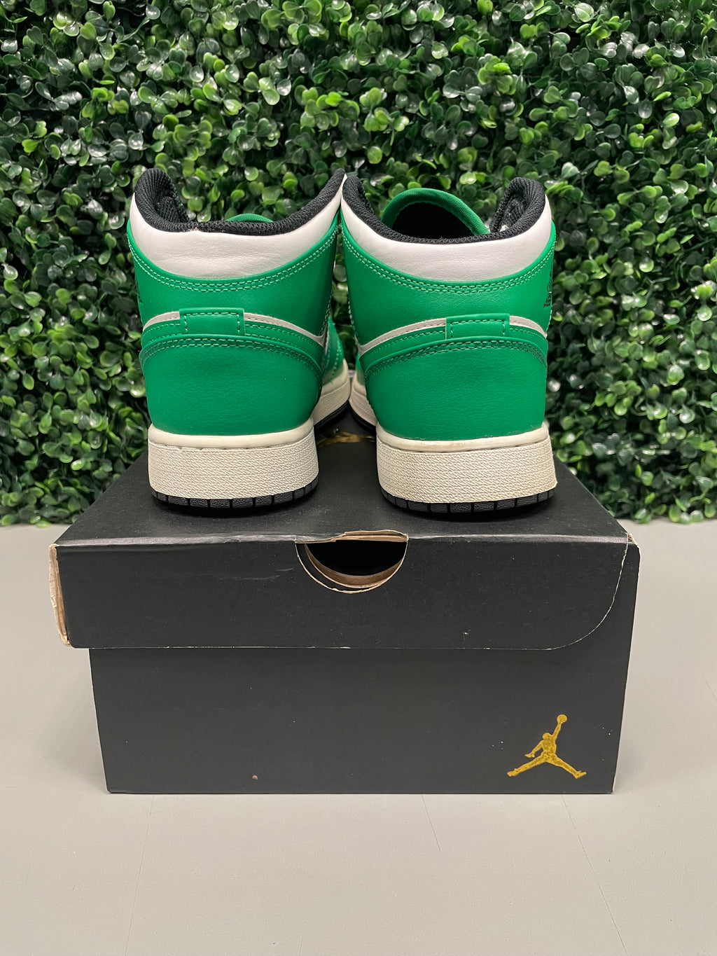 Jordan 1 Mid Lucky Green (GS) Size 6Y Preowned