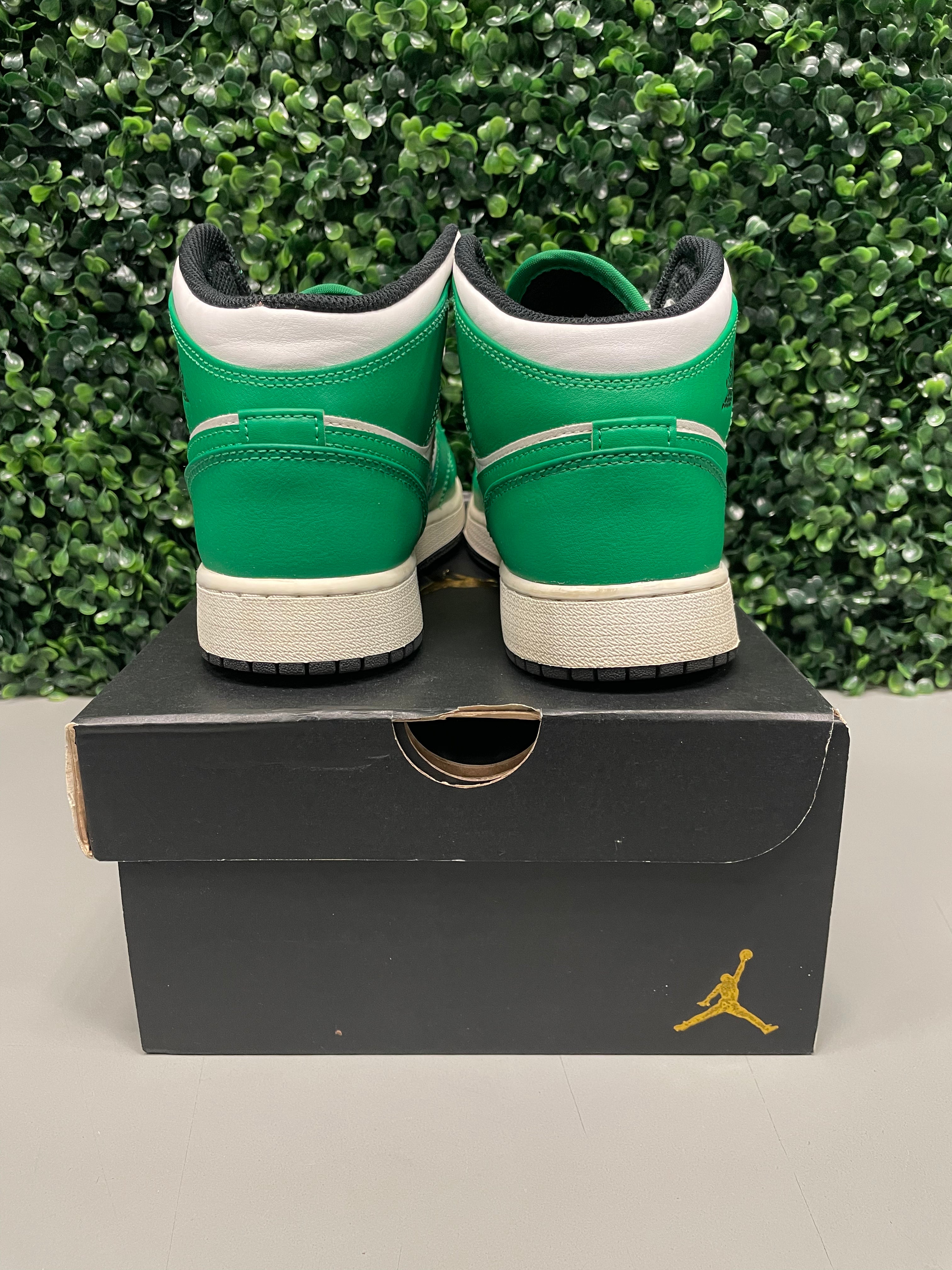 Jordan 1 Mid Lucky Green (GS) Size 6Y Preowned