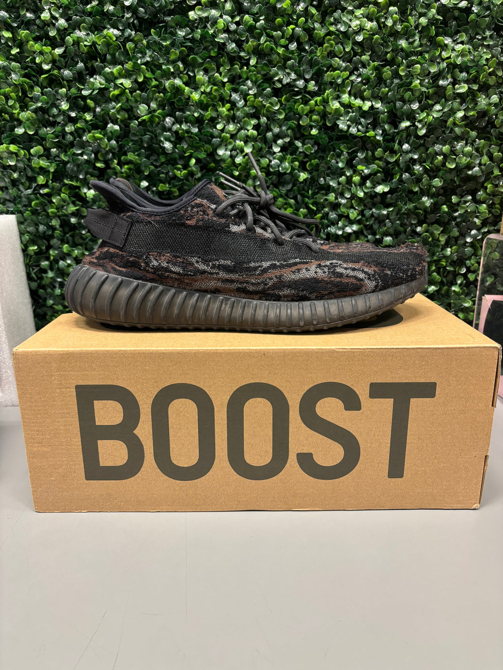 adidas Yeezy Boost 350 V2 "MX Rock" size 13.5 preowned