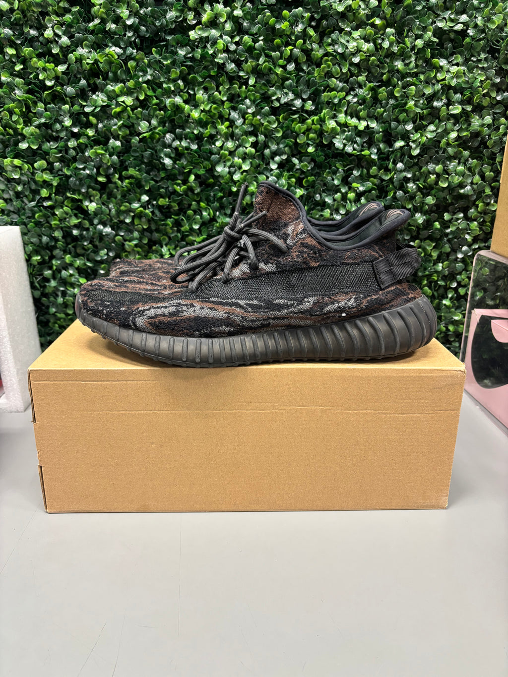 adidas Yeezy Boost 350 V2 "MX Rock" size 13.5 preowned