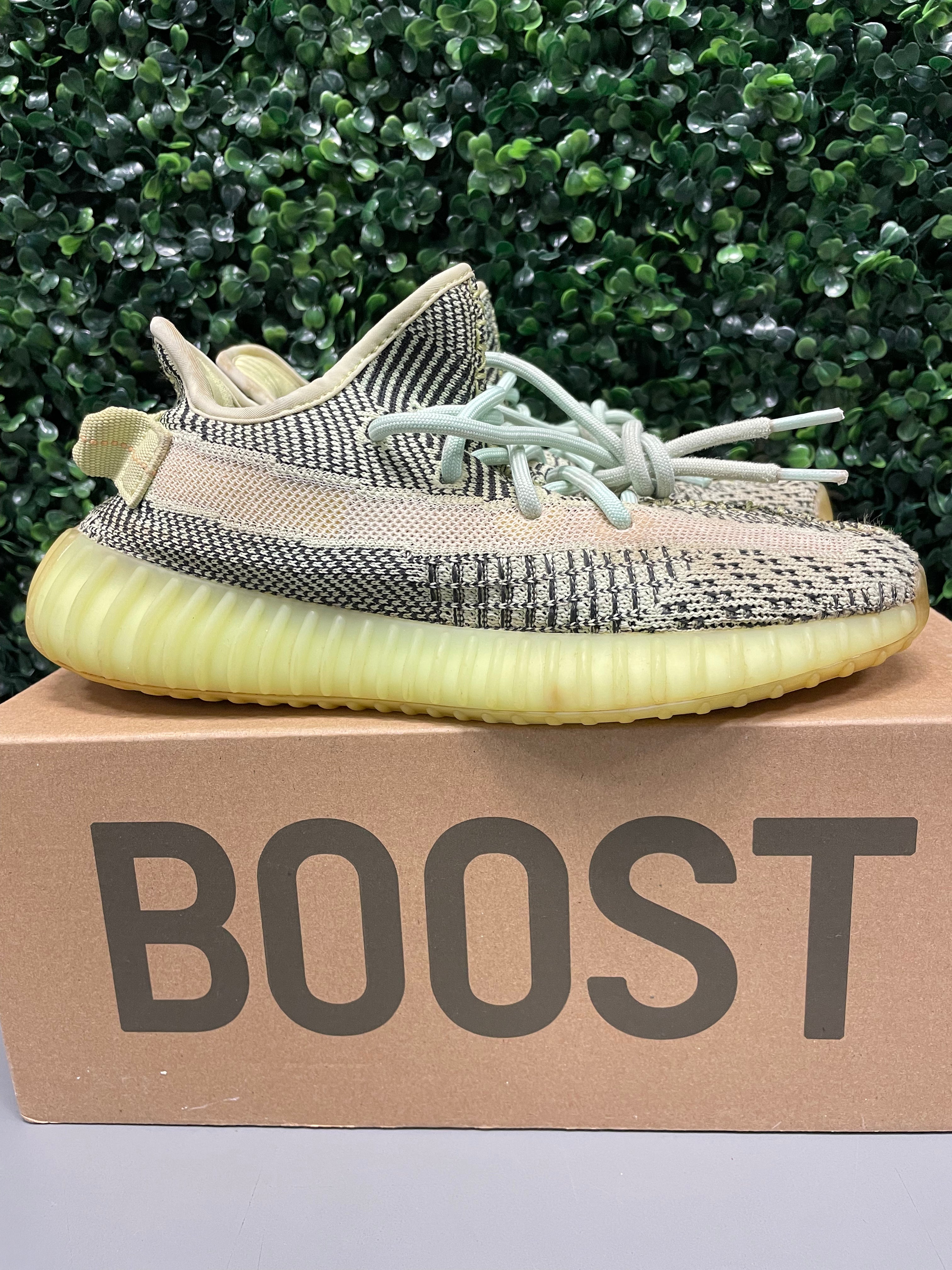 Yeezy Boost 350 V2 Yeezreel (Non-Reflective) Size 5.5 Preowned