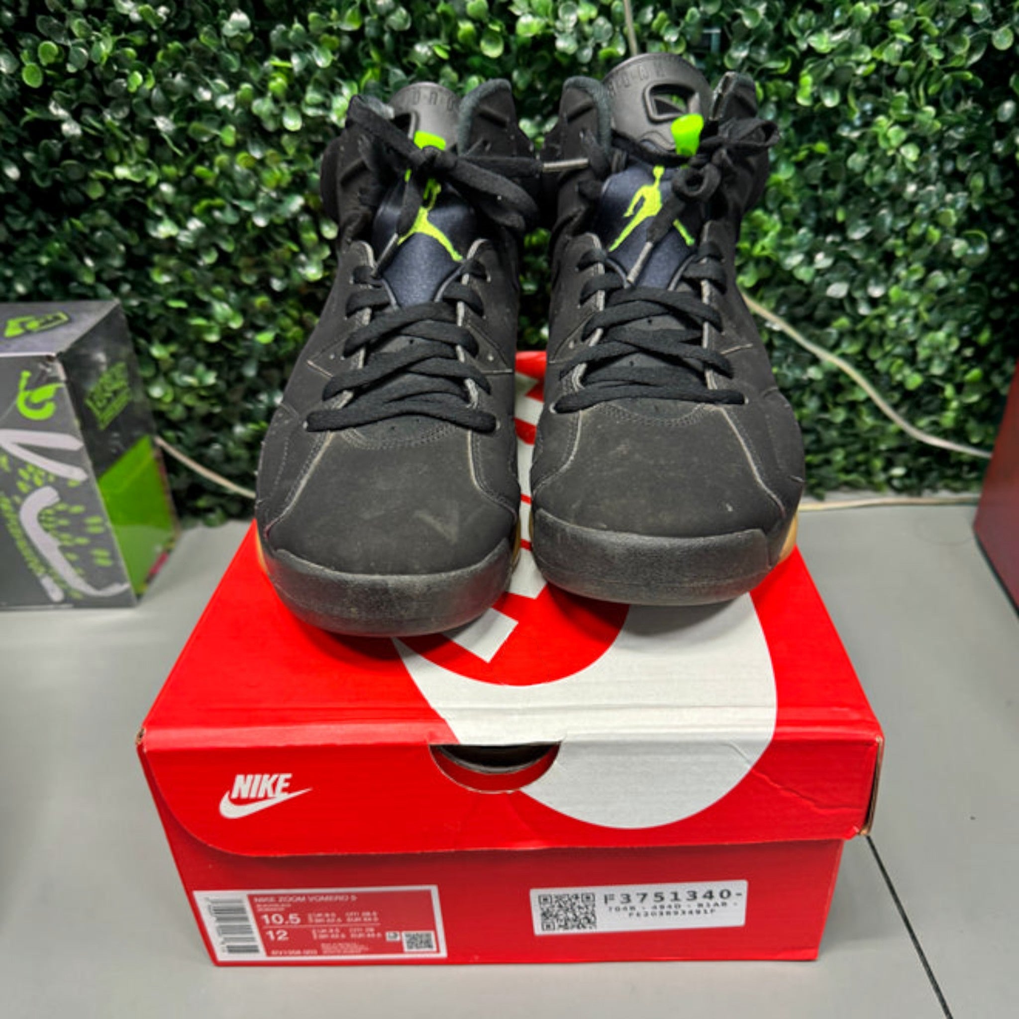 Jordan 6 "Electric Green" Size 11 Preowned