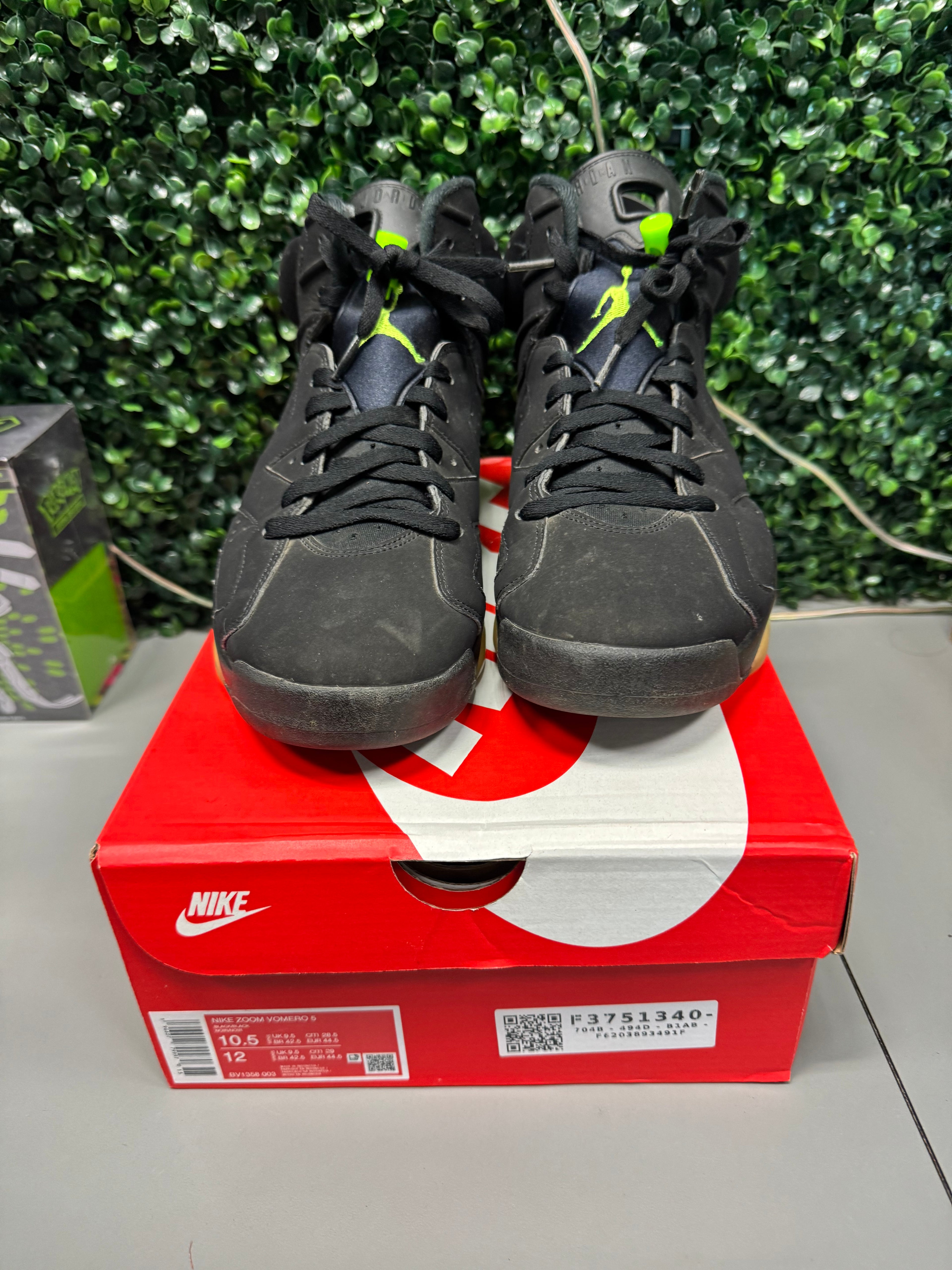 Jordan 6 "Electric Green" Size 11 Preowned