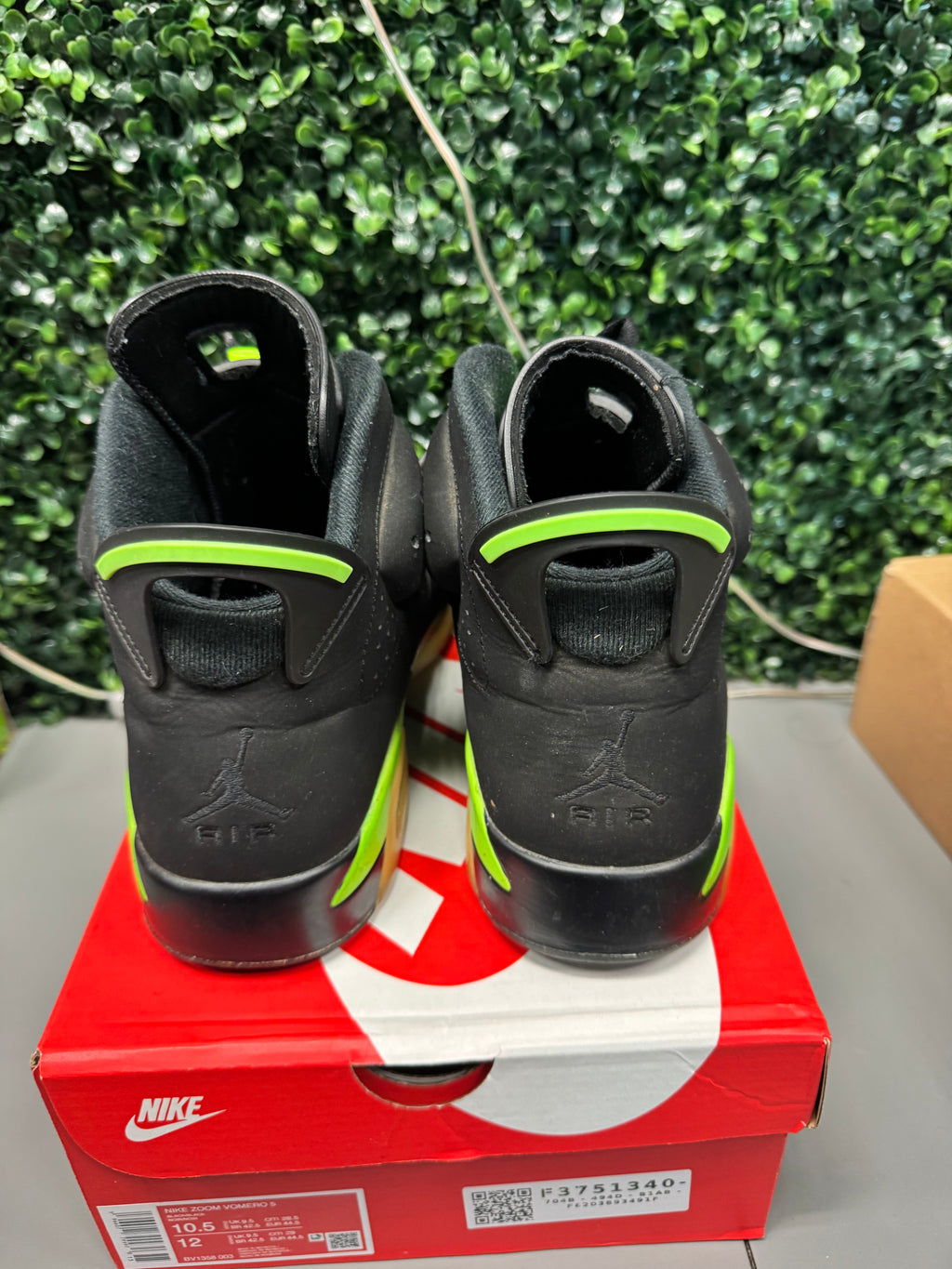 Jordan 6 "Electric Green" Size 11 Preowned