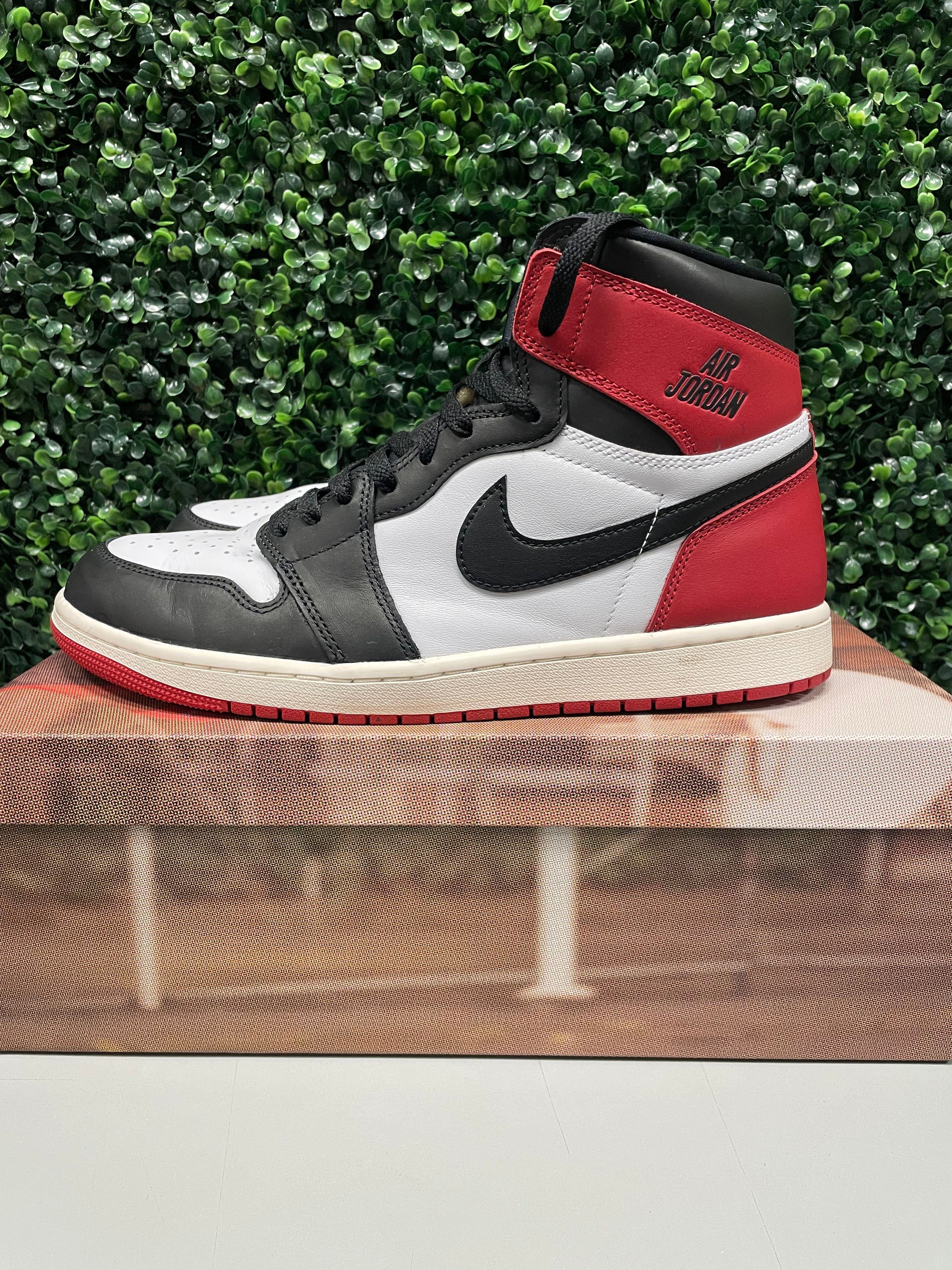 Jordan 1 Retro High OG Black Toe Reimagined Size 11.5 Preowned