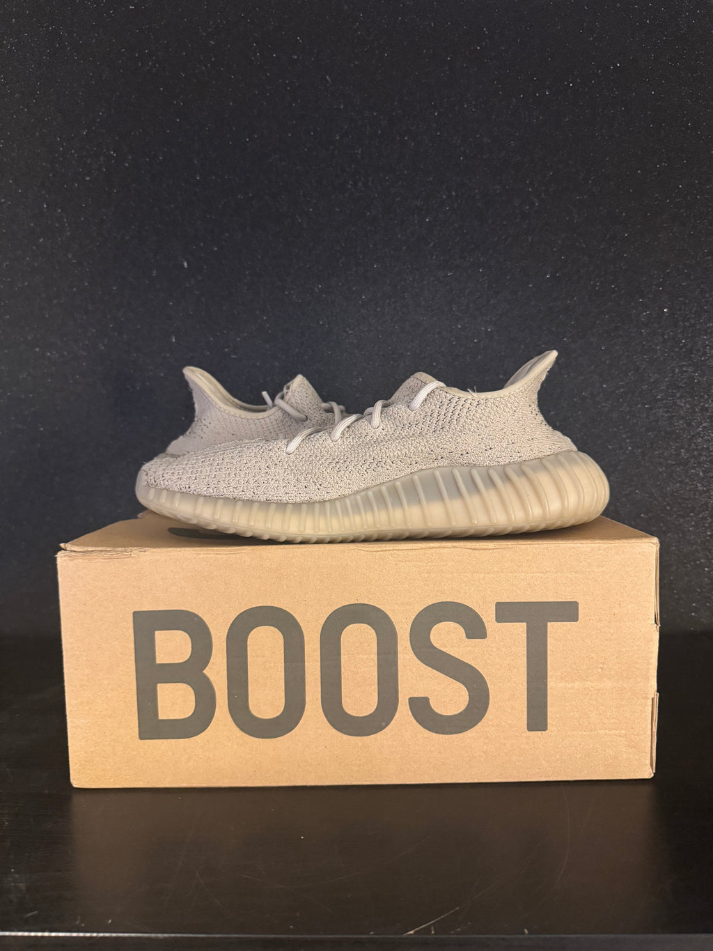 Yeezy 350 V2 'Slate' Size 9.5 Preowned with box