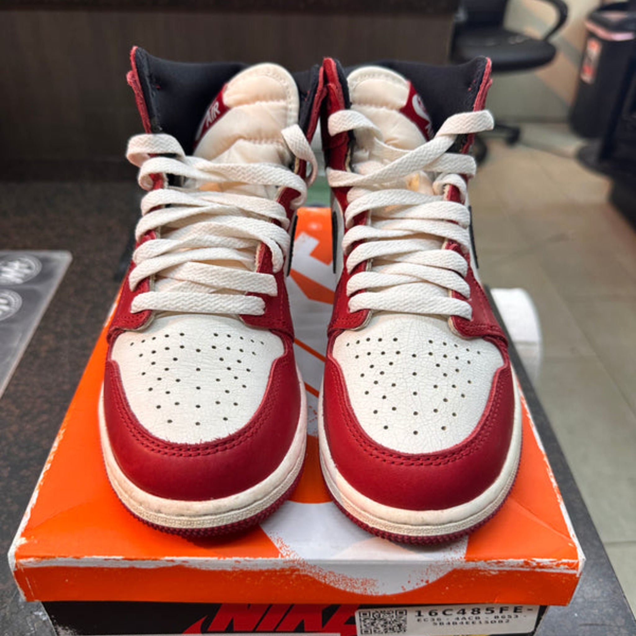 Jordan 1 "Lost and Found" Preowned