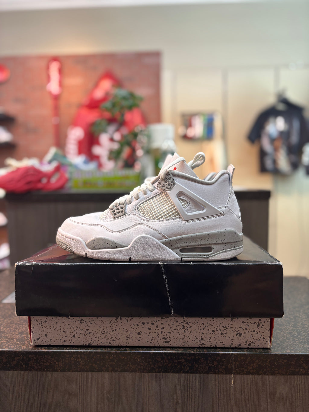 Jordan 4 "White Oreo" Size 9 Pre Owned