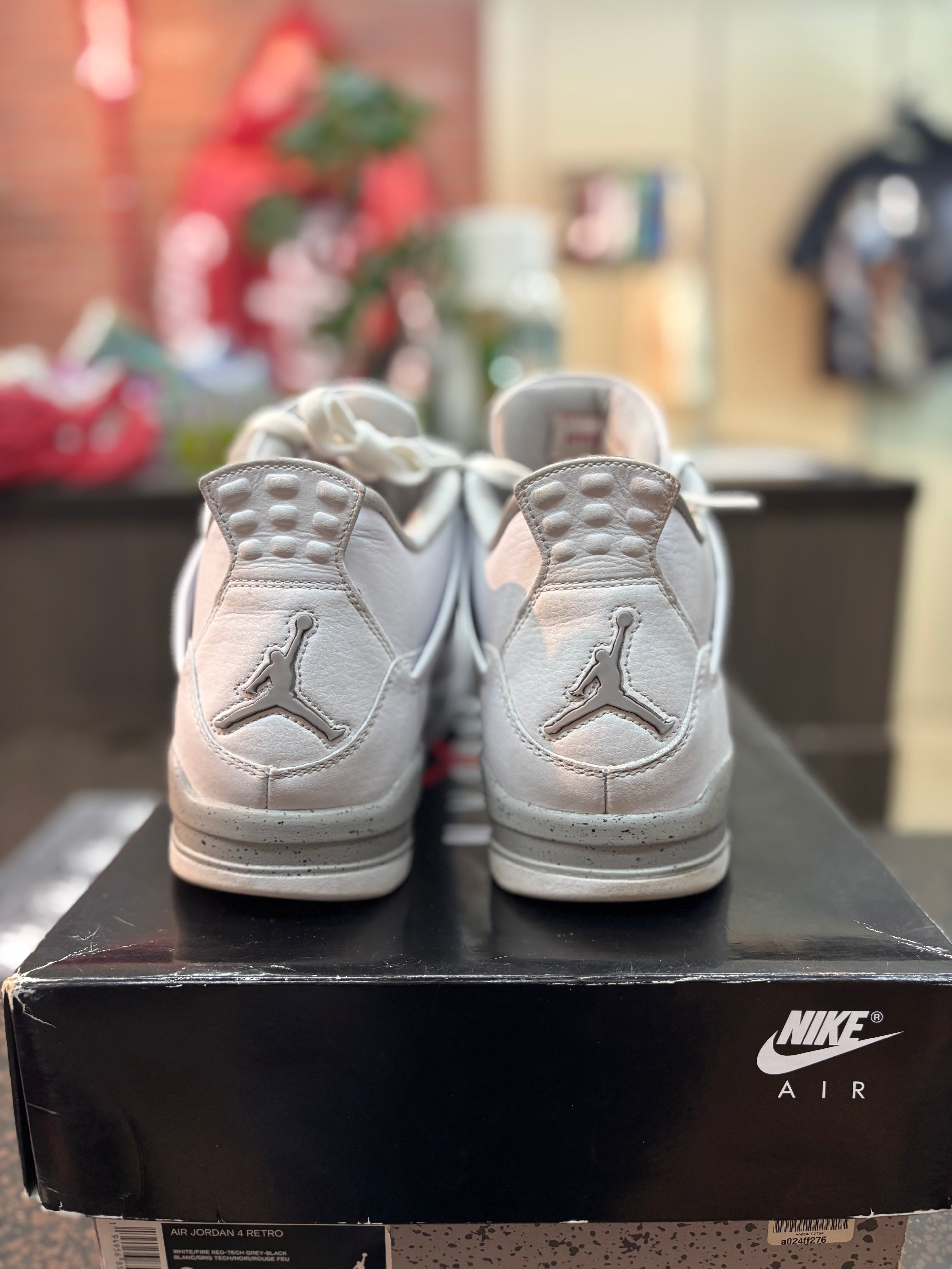Jordan 4 "White Oreo" Size 9 Pre Owned