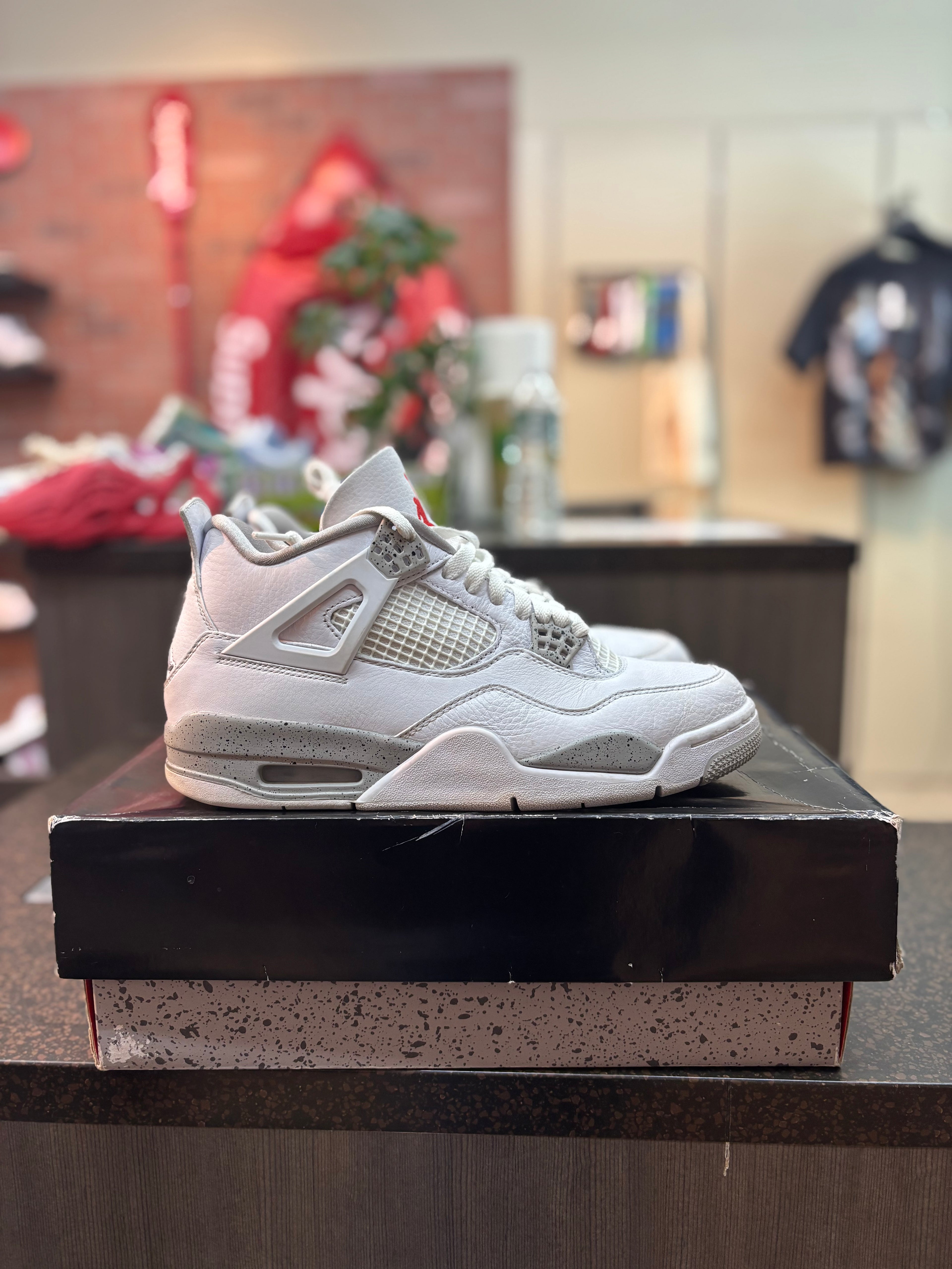 Jordan 4 "White Oreo" Size 9 Pre Owned