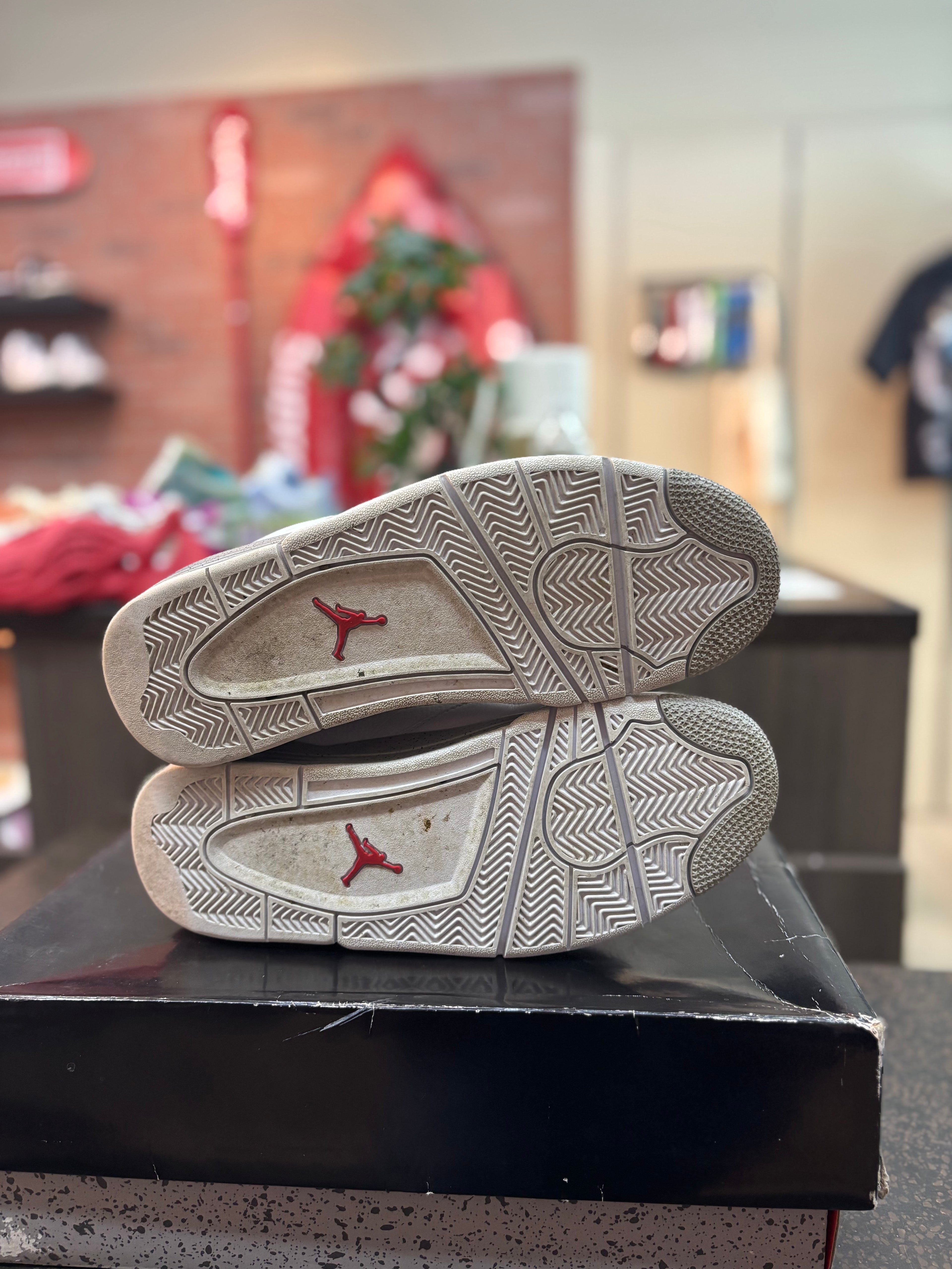 Jordan 4 "White Oreo" Size 9 Pre Owned