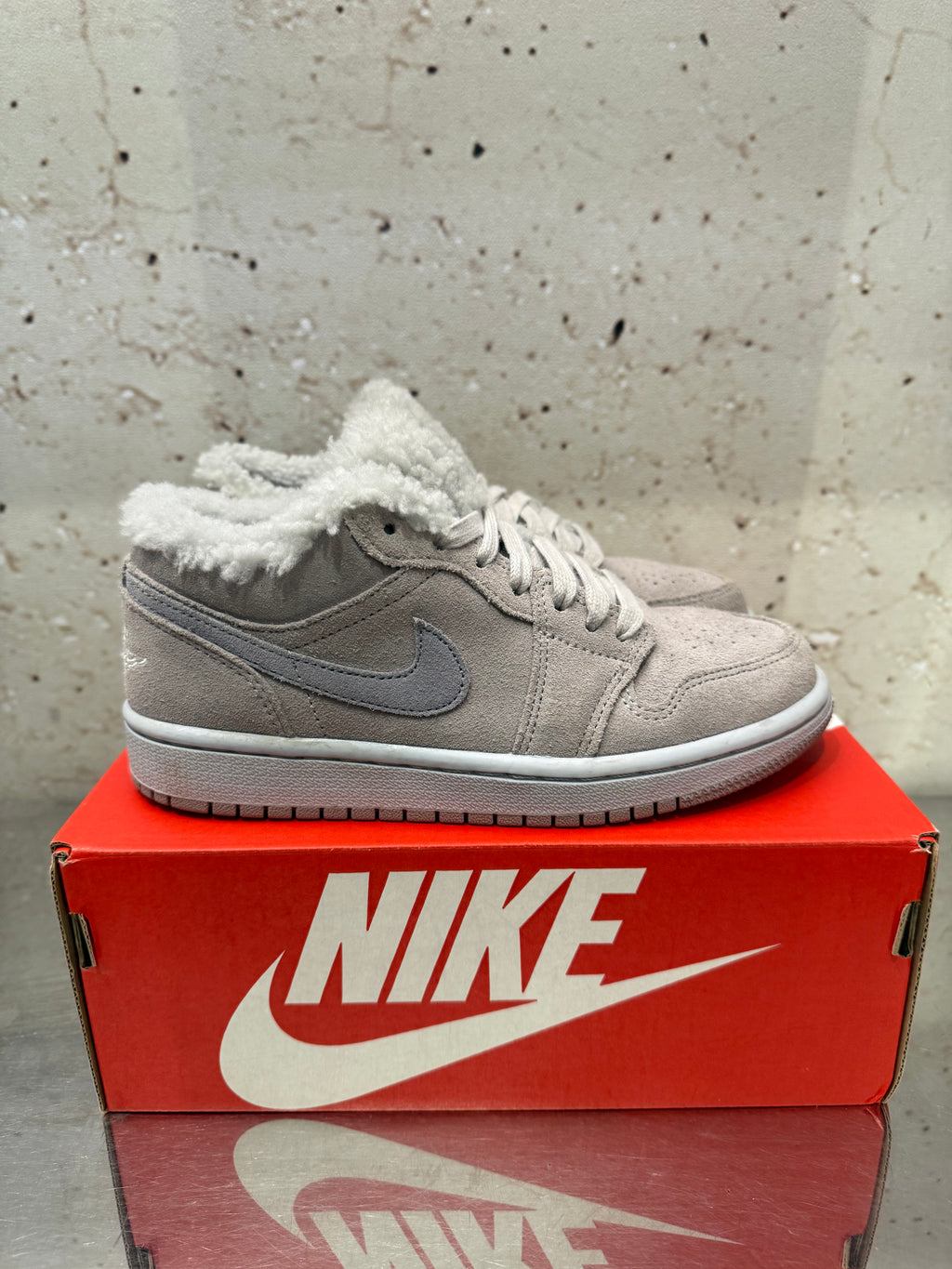 Jordan 1 Low "Sherpa Fleece" Size 5W Preowned
