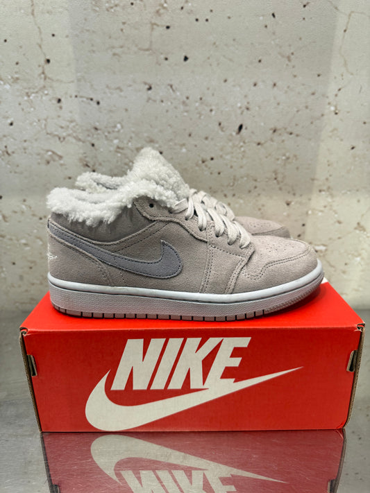 Jordan 1 Low "Sherpa Fleece" Size 5W Preowned