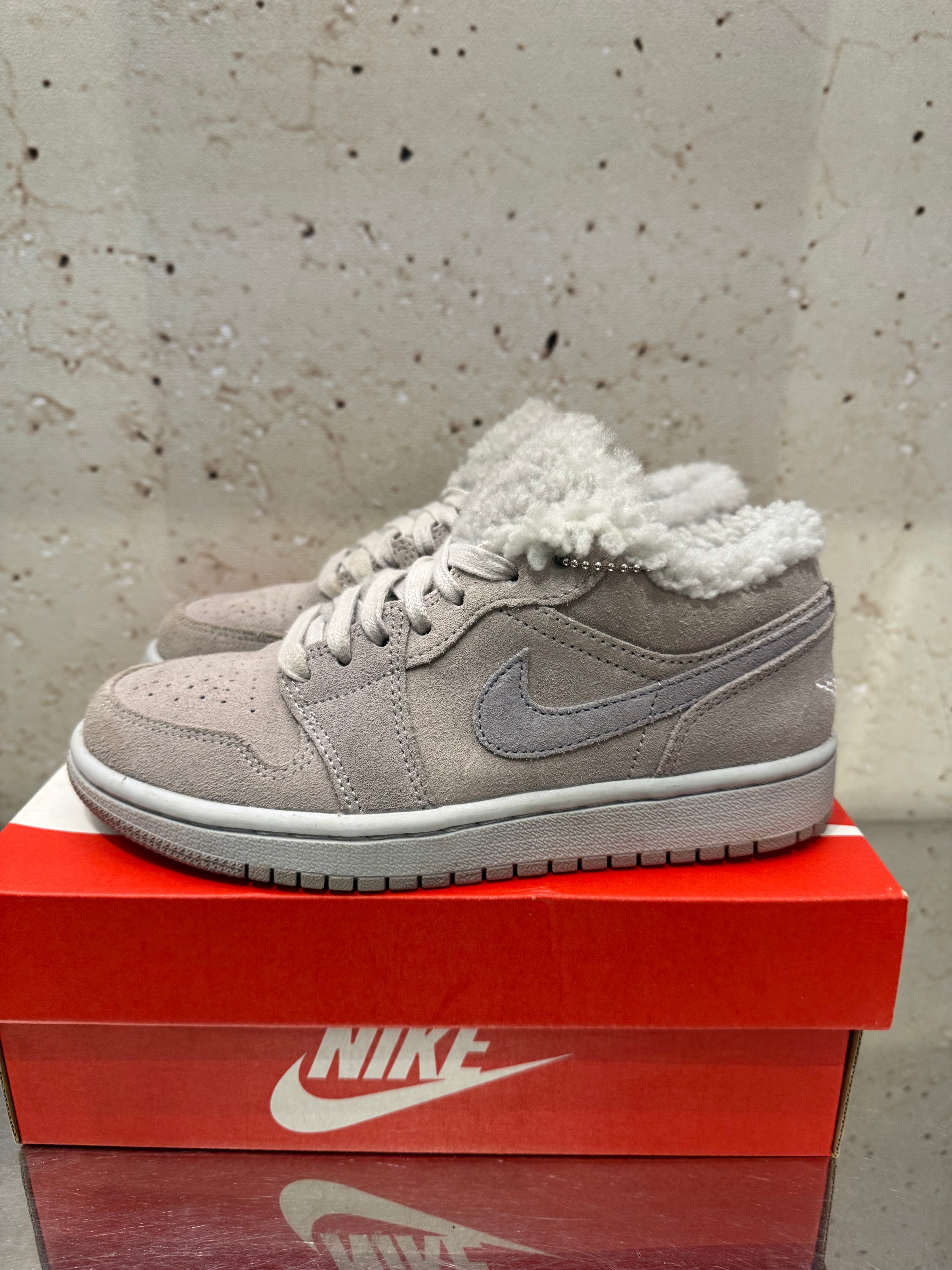 Jordan 1 Low "Sherpa Fleece" Size 5W Preowned