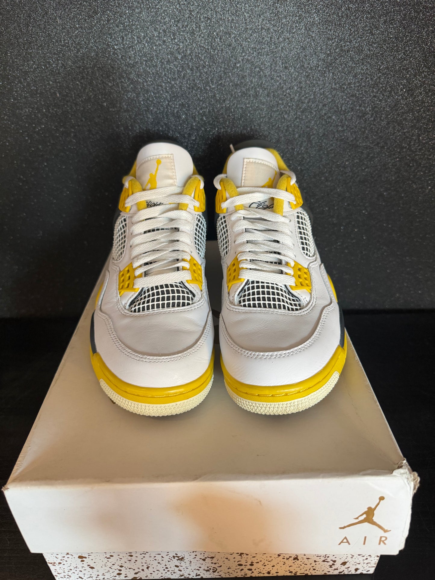 Jordan 4  'Vivid Sulfur' size 9.5W