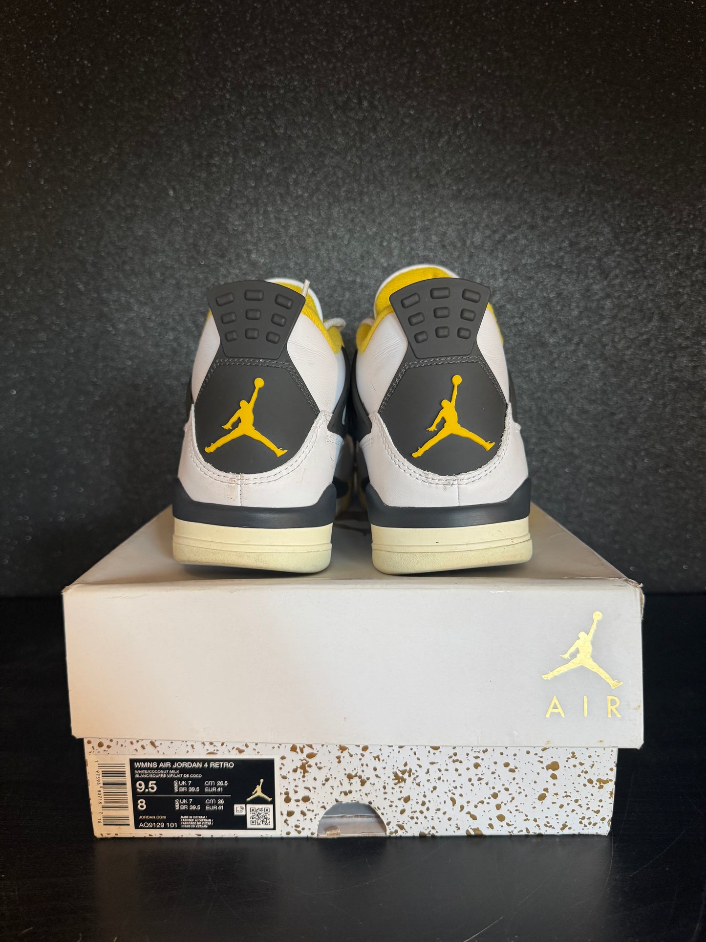 Jordan 4  'Vivid Sulfur' size 9.5W