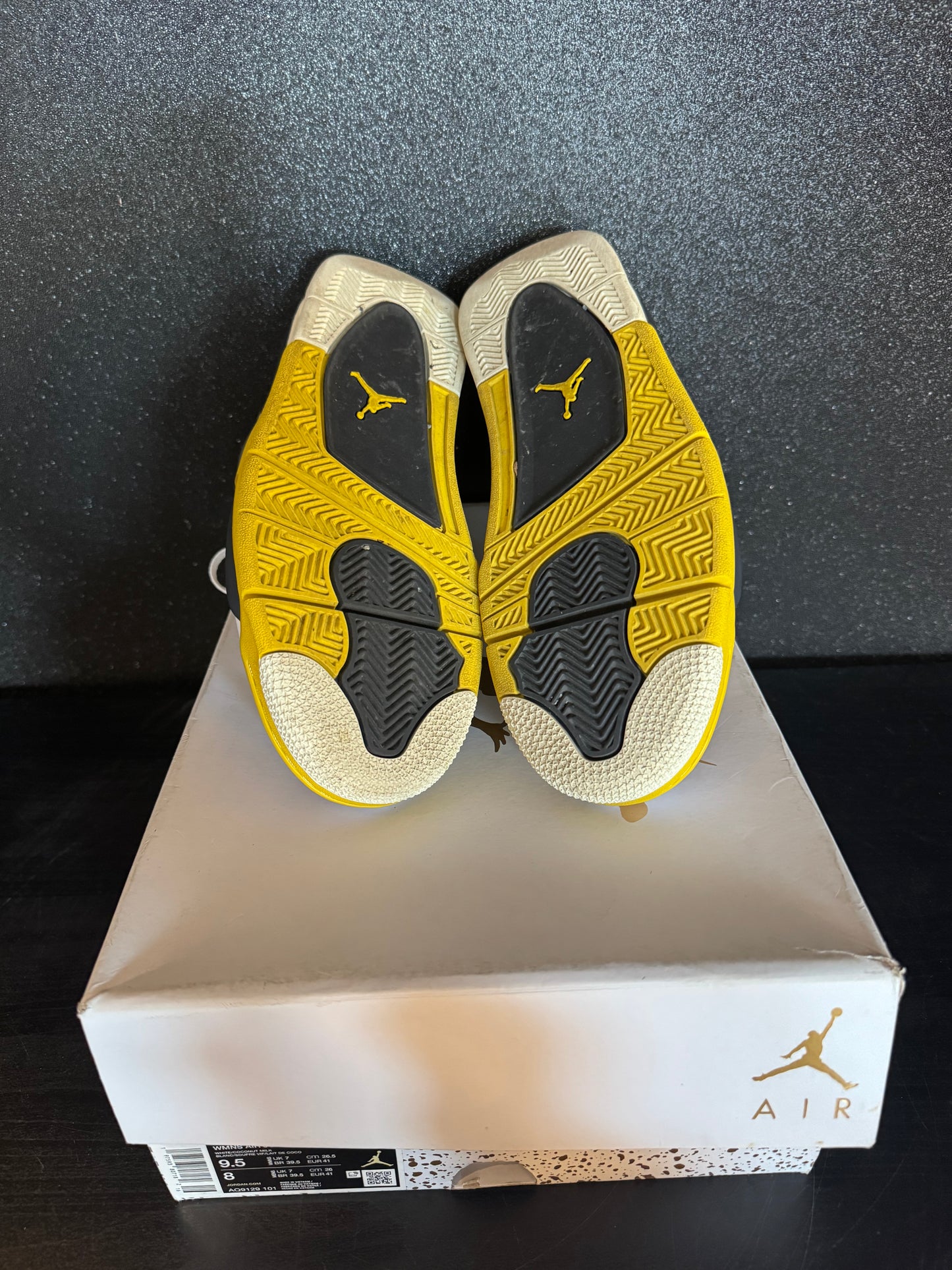 Jordan 4  'Vivid Sulfur' size 9.5W
