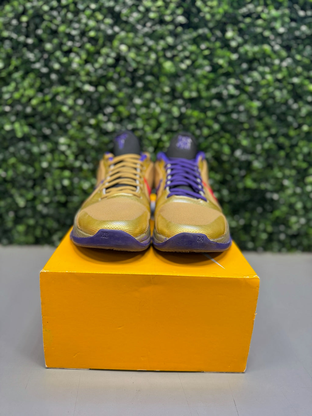 Nike Kobe 5 Protro Undefeated "Hall of Fame" Size 10 Preowned
