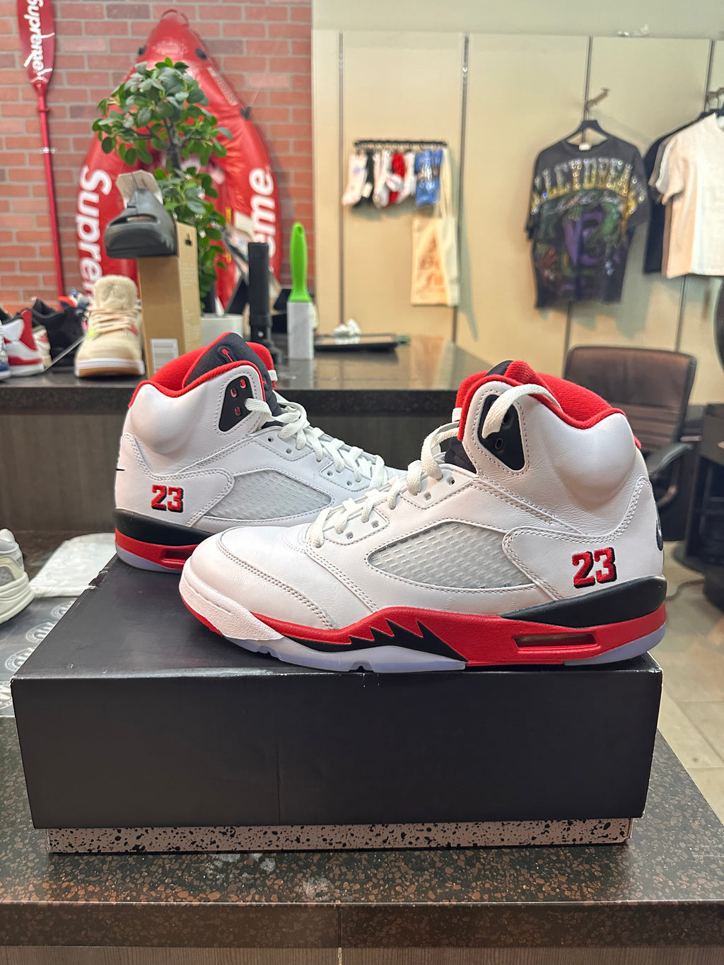 Jordan 5 "Fire Red" Preowned