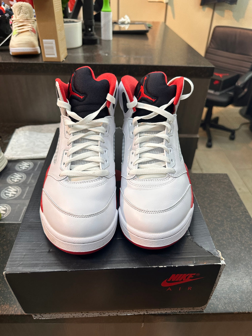 Jordan 5 "Fire Red" Preowned