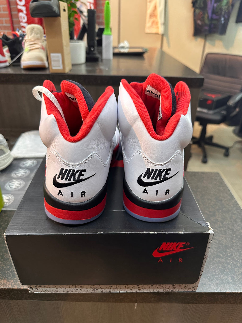 Jordan 5 "Fire Red" Preowned