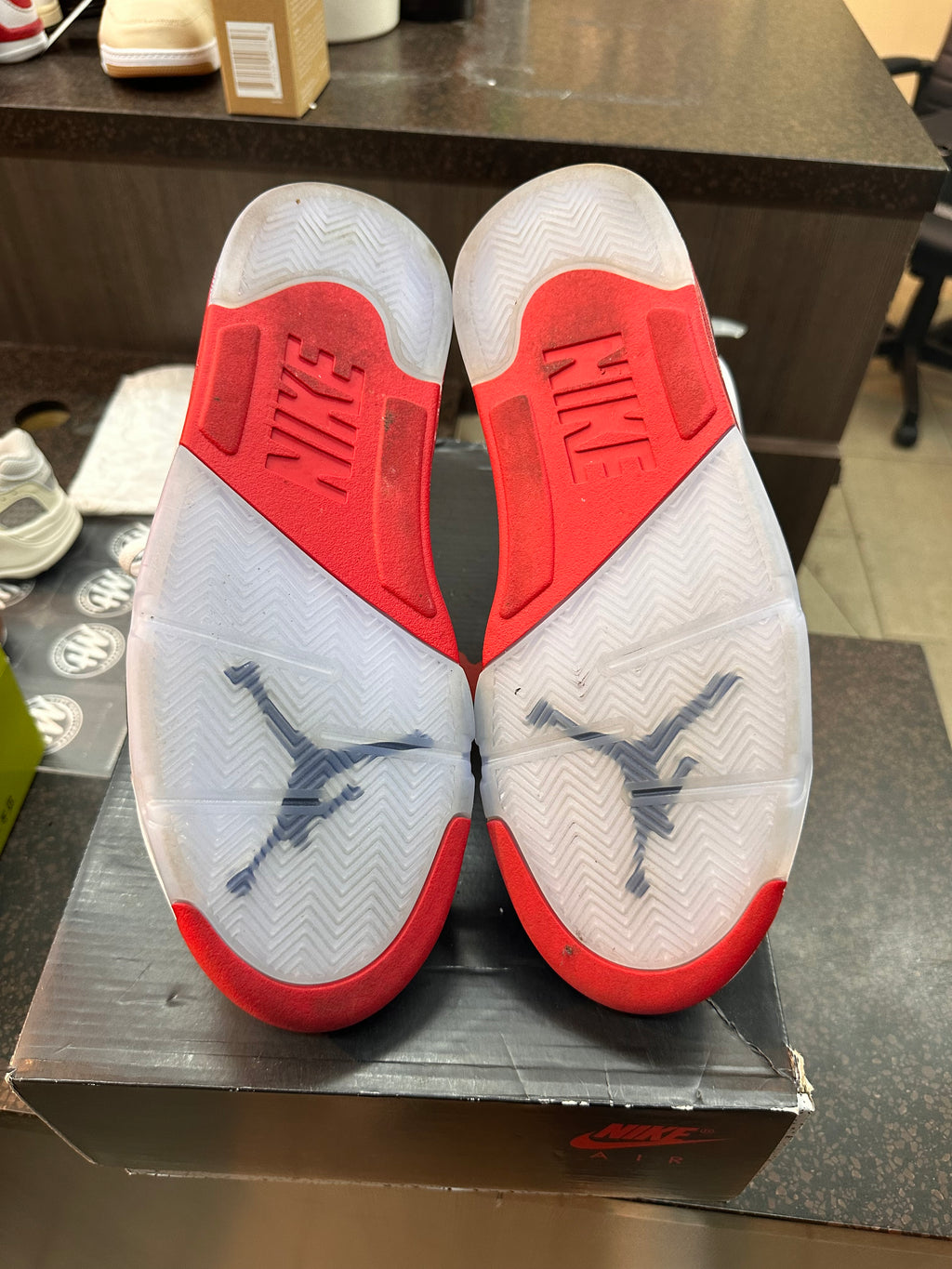 Jordan 5 "Fire Red" Preowned