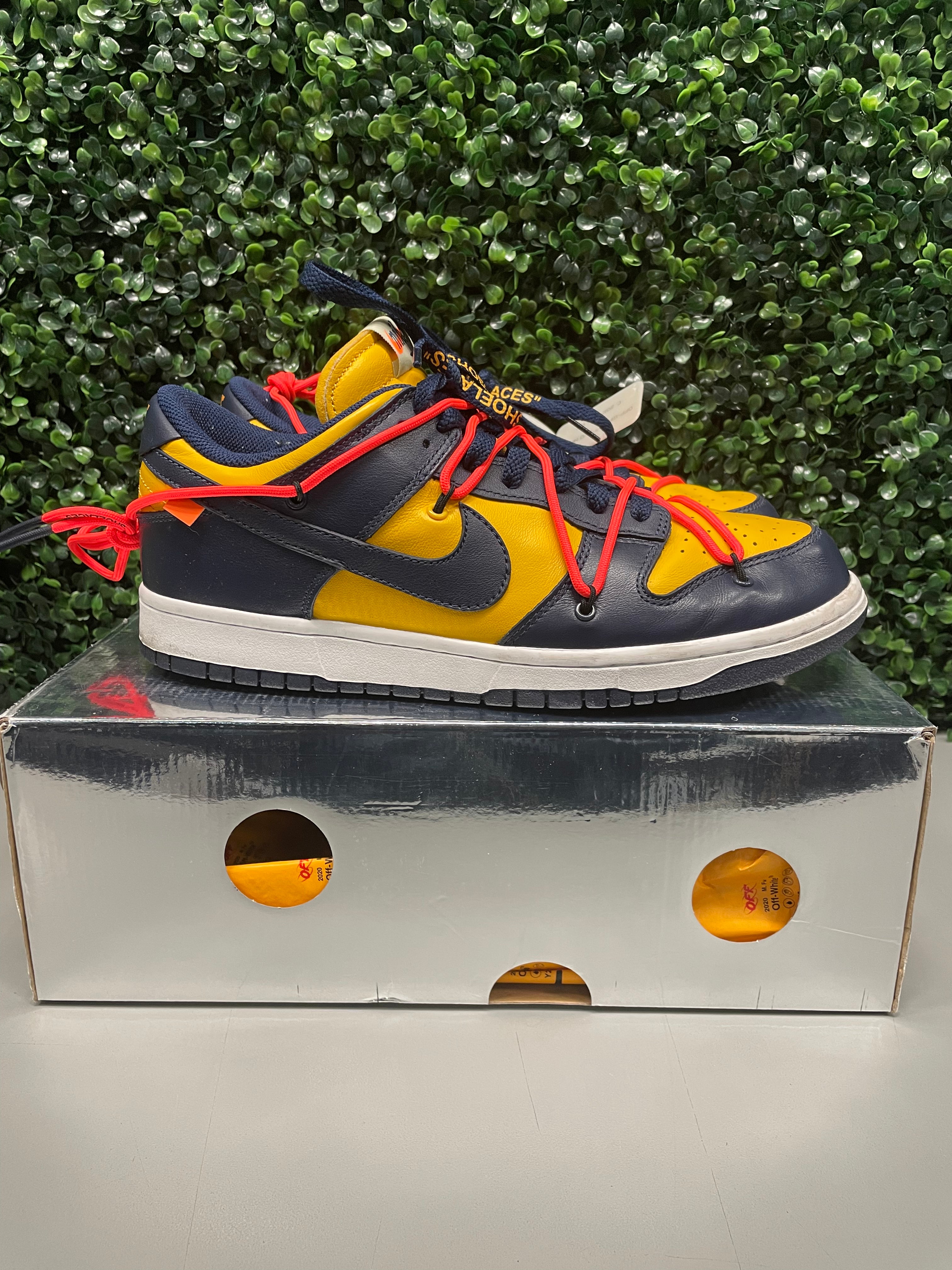 Nike Dunk Low Off-White "University Gold" Size 10 Preowned