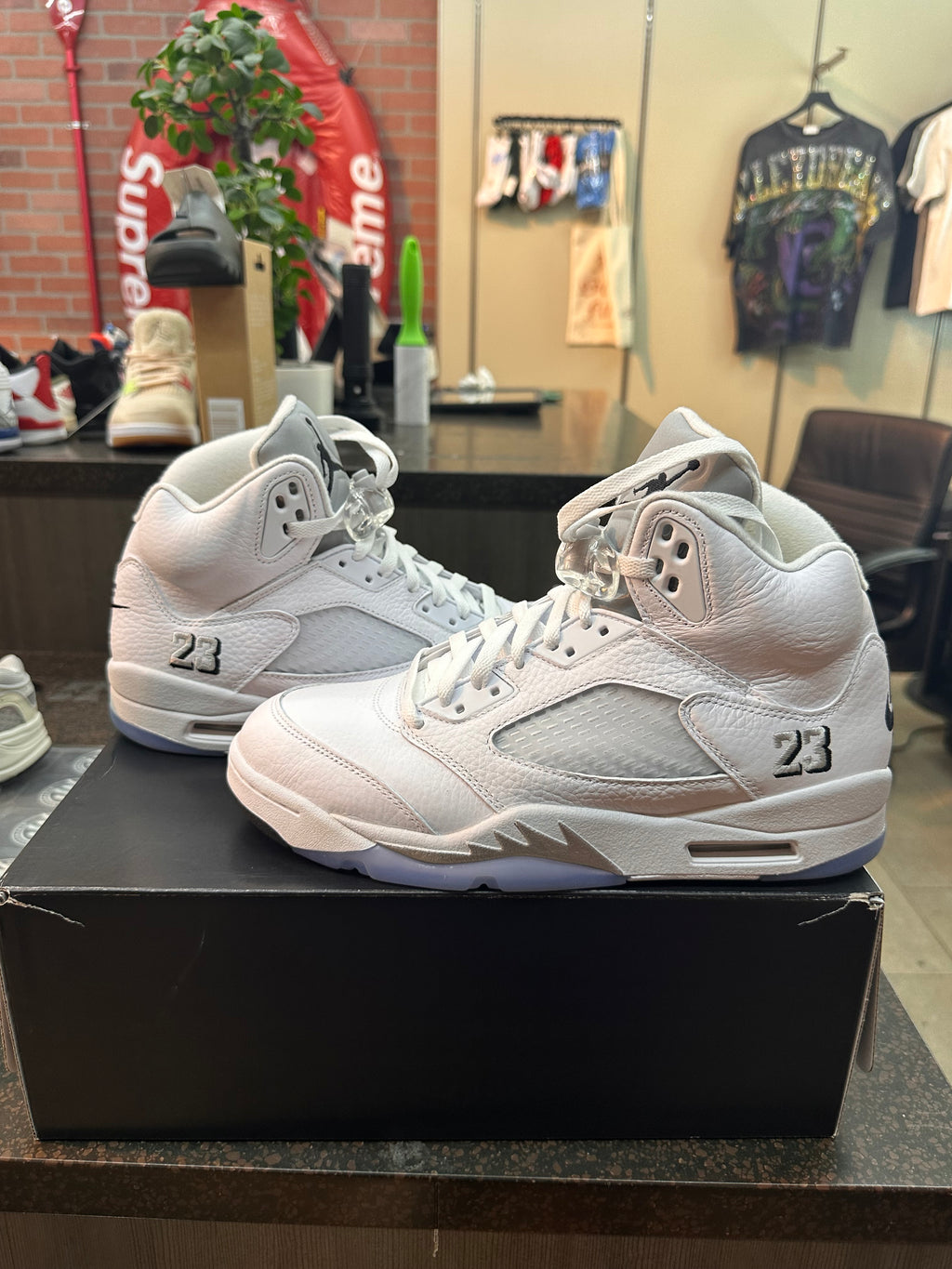 Jordan 5 "Metallic White" Preowned