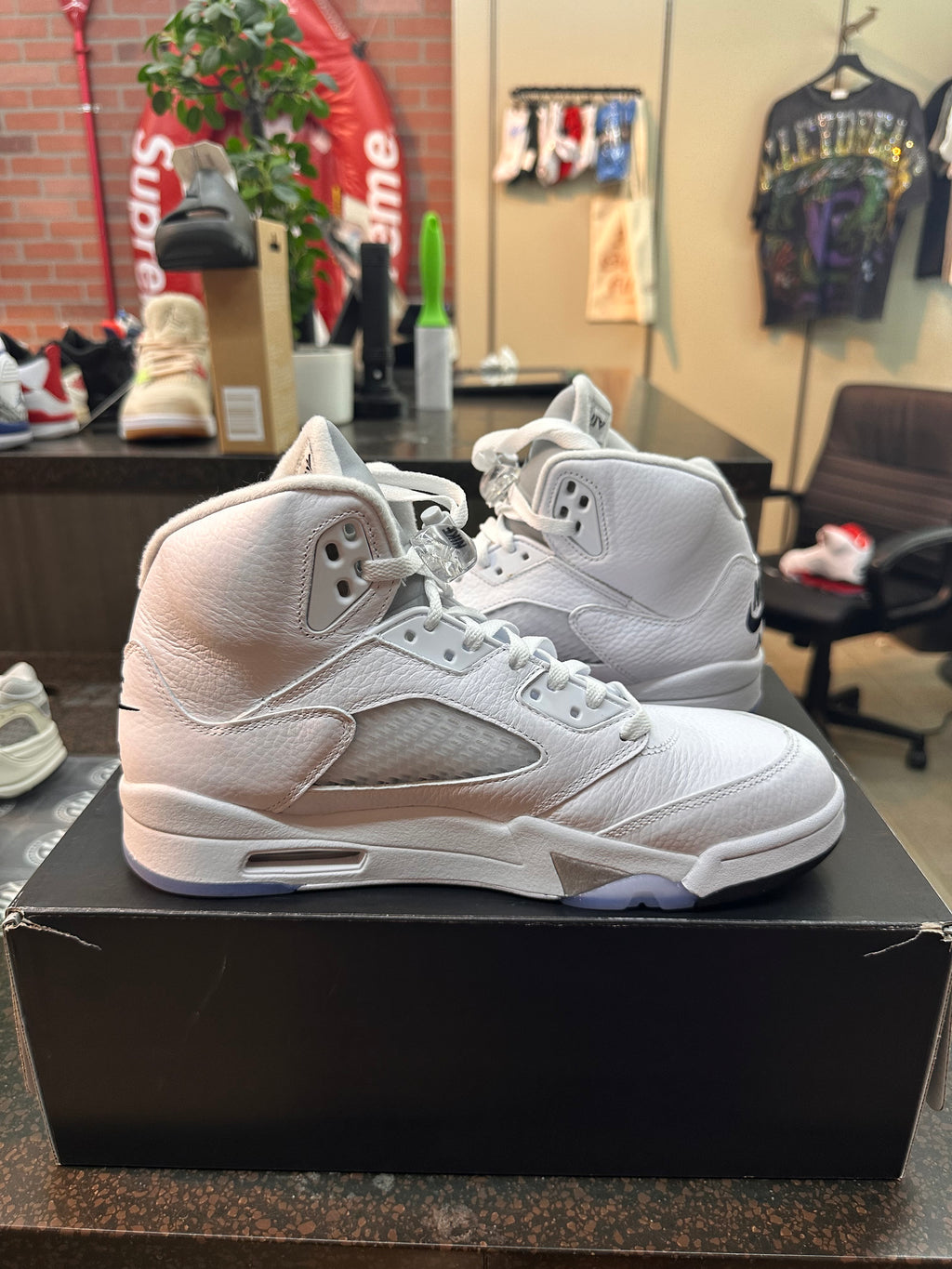 Jordan 5 "Metallic White" Preowned