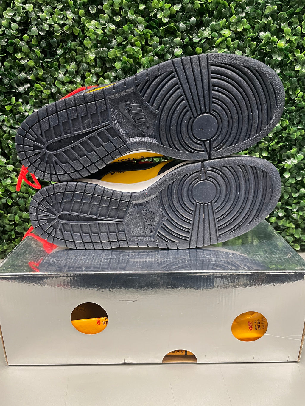 Nike Dunk Low Off-White "University Gold" Size 10 Preowned