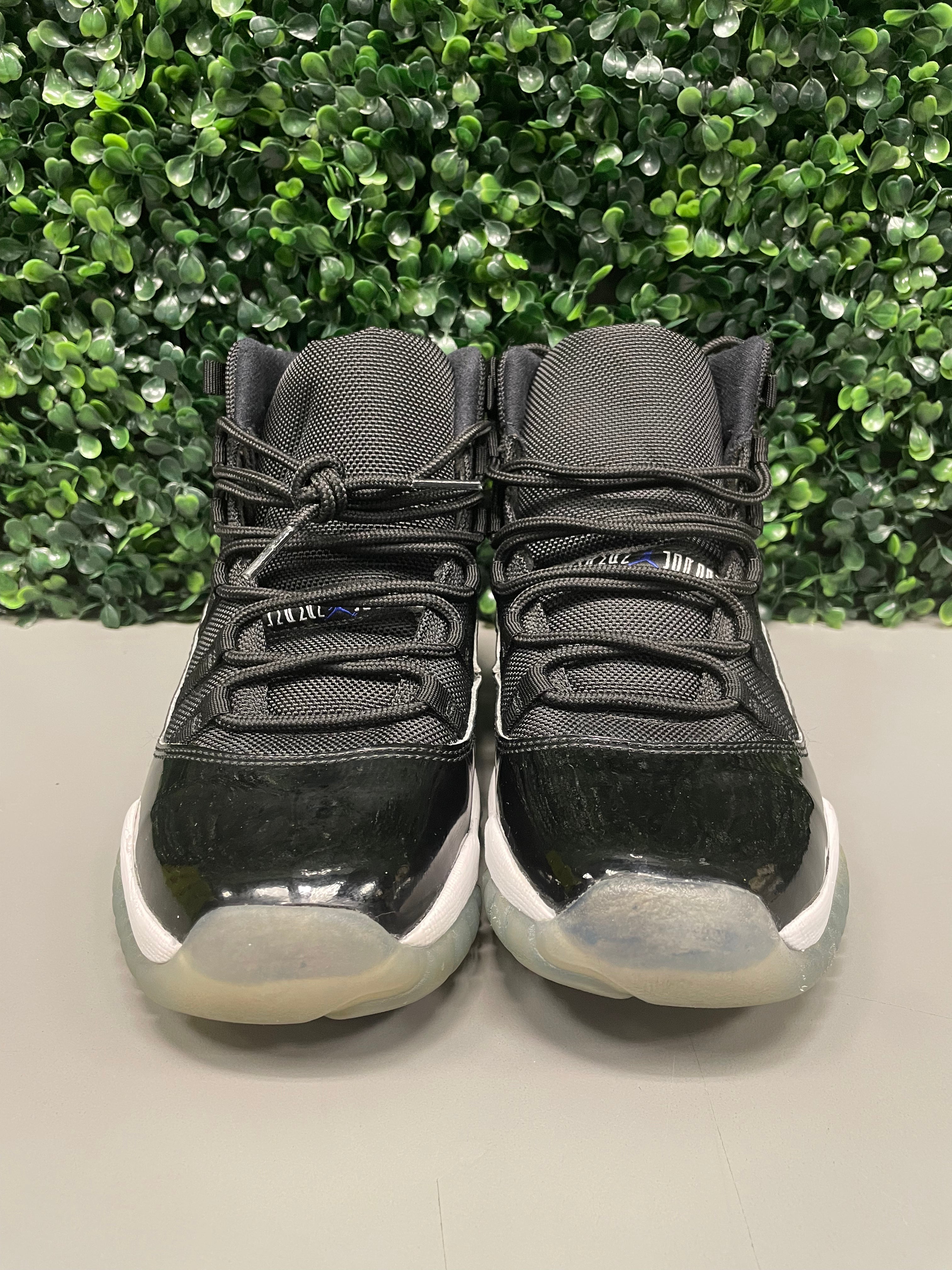 Jordan 11 Retro "Space Jam" (2016) (GS) Size 7Y Preowned