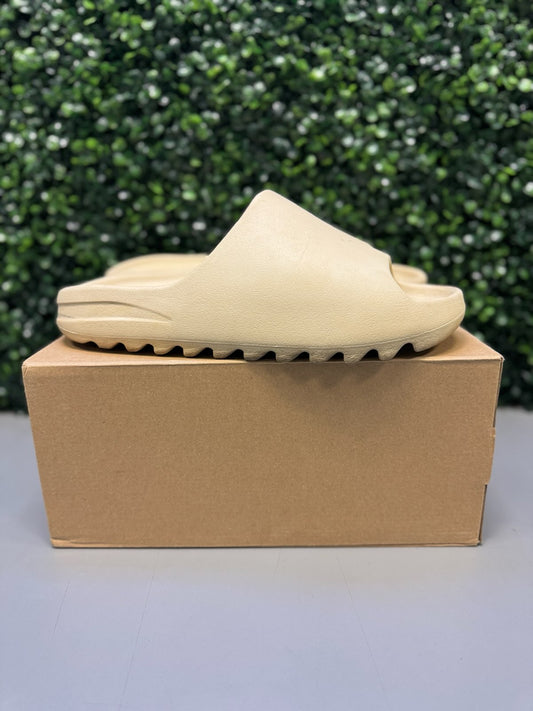 Yeezy Slide "Bone" Size 13 Preowned