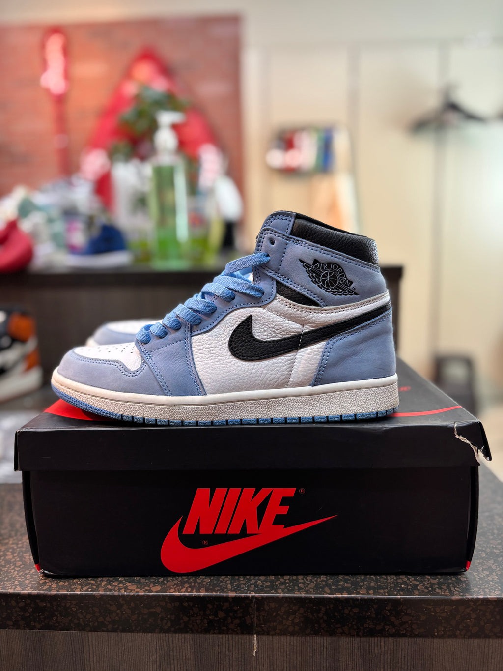 Jordan 1 High "University Blue" Size 8 Pre Owned