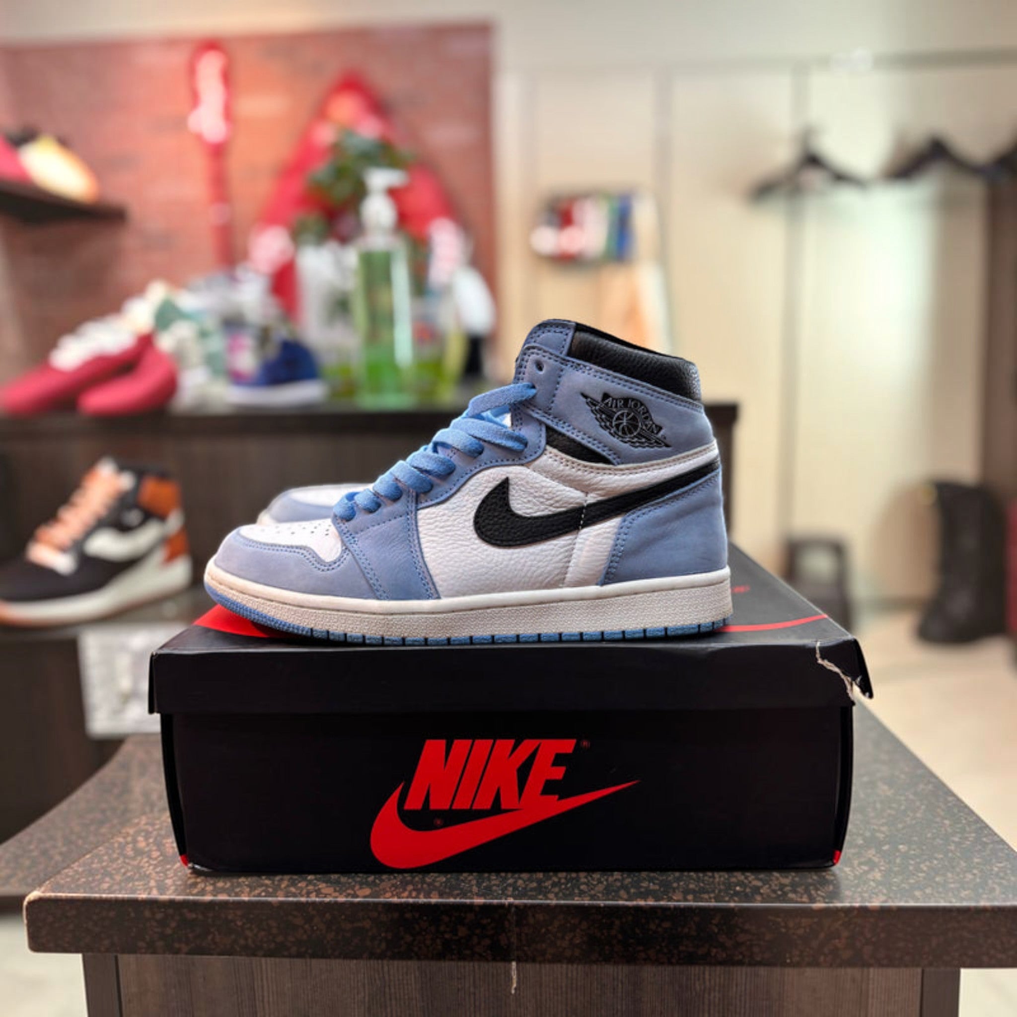 Jordan 1 High "University Blue" Size 8 Pre Owned