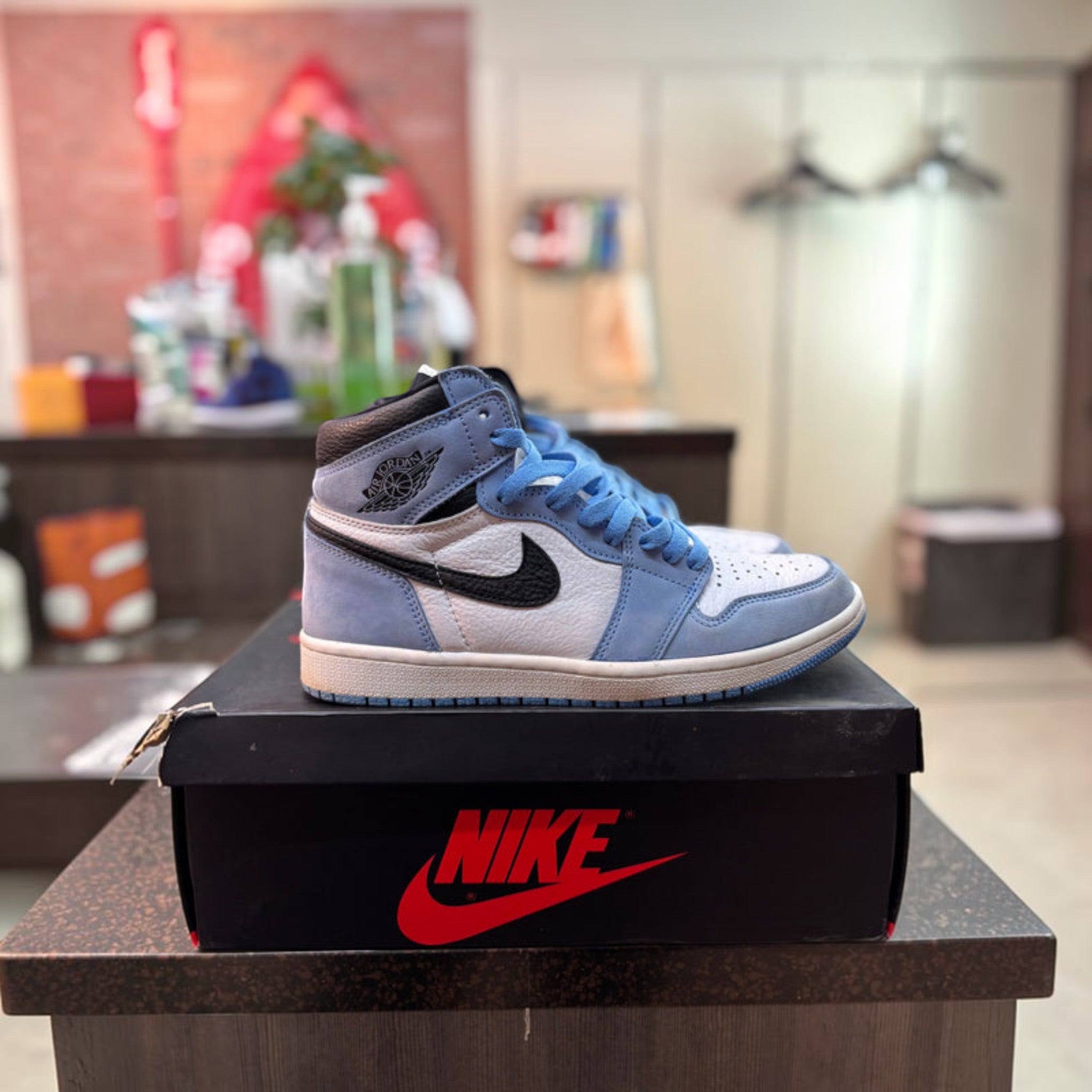 Jordan 1 High "University Blue" Size 8 Pre Owned
