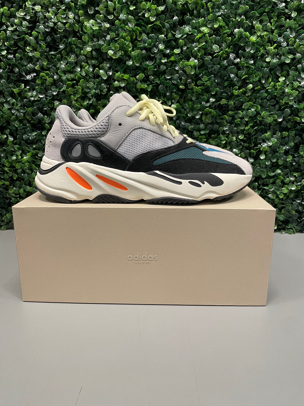 Yeezy 700 "Wave Runner" Size 9.5 Preowned