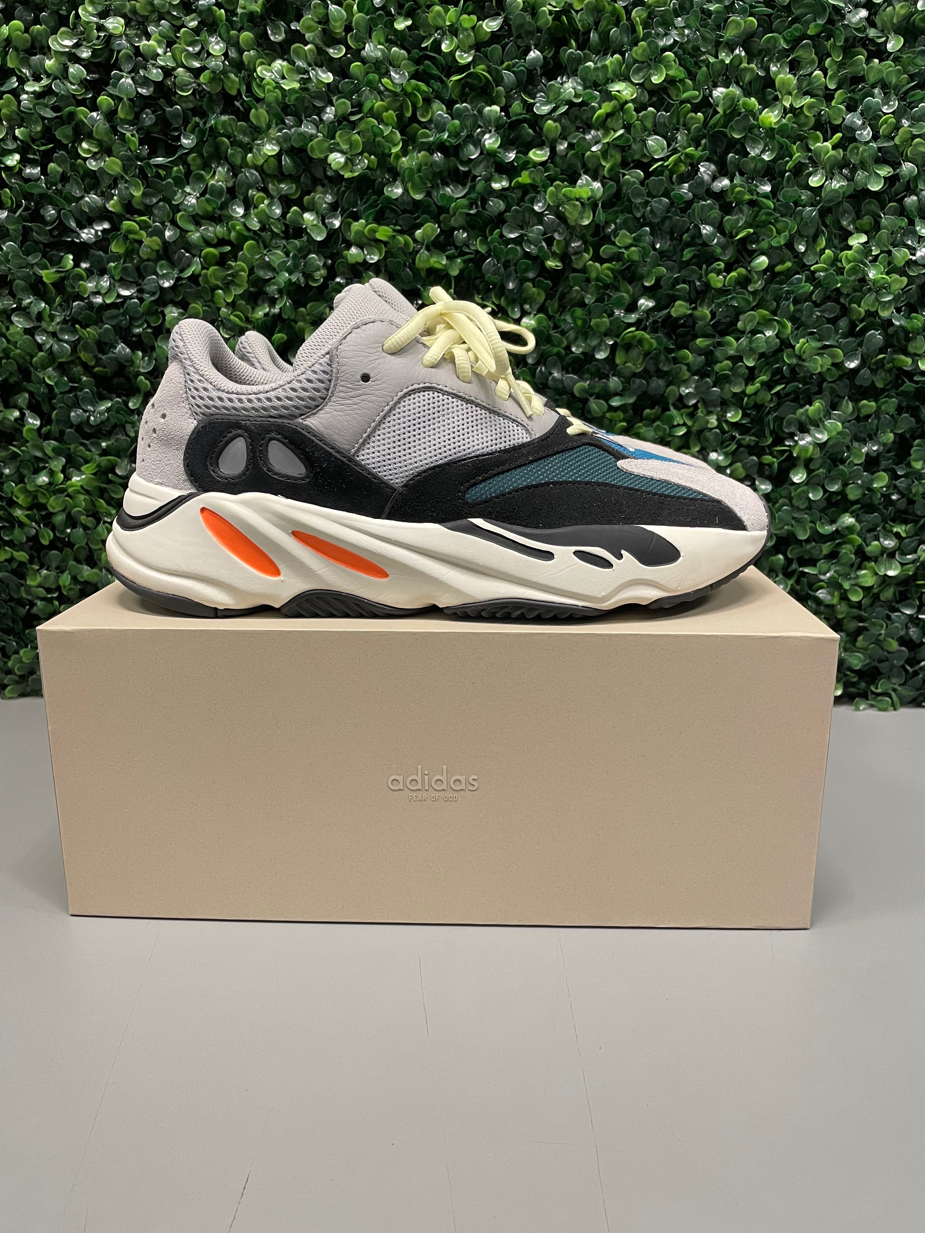 Yeezy 700 "Wave Runner" Size 9.5 Preowned