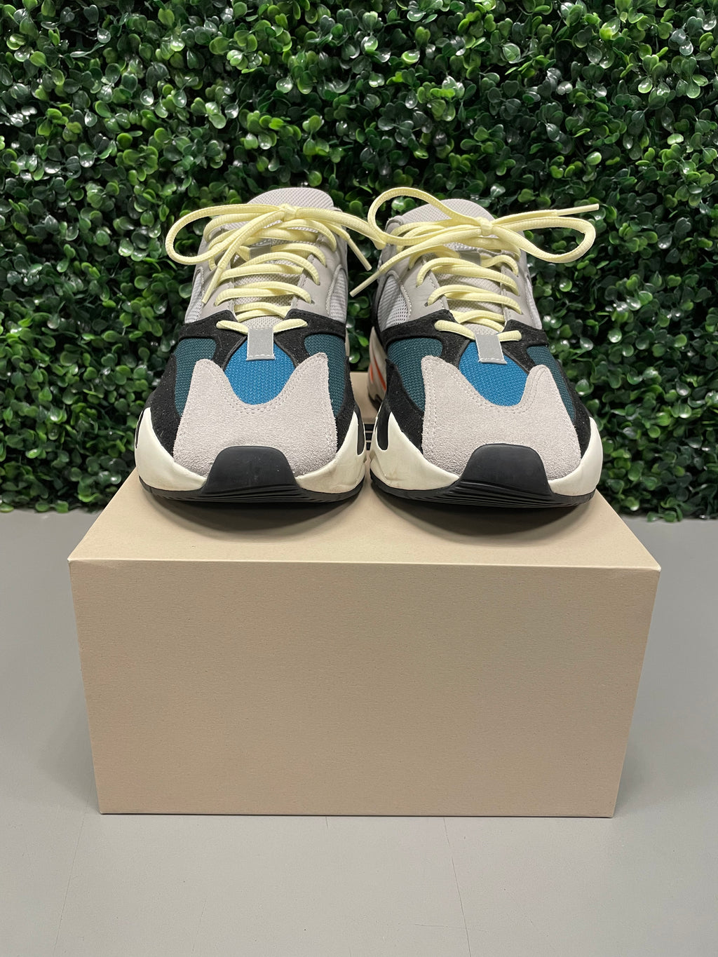 Yeezy 700 "Wave Runner" Size 9.5 Preowned