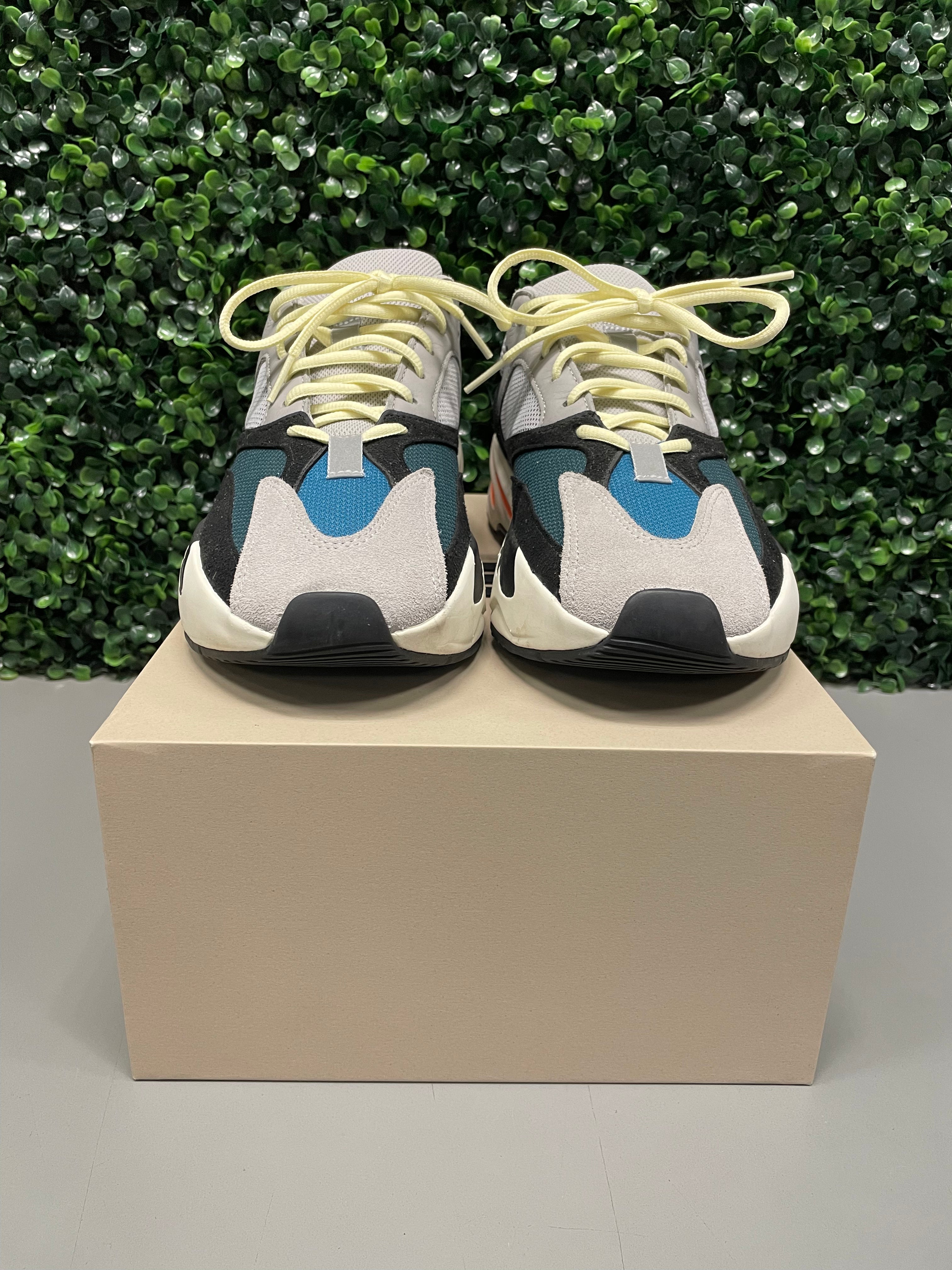 Yeezy 700 "Wave Runner" Size 9.5 Preowned
