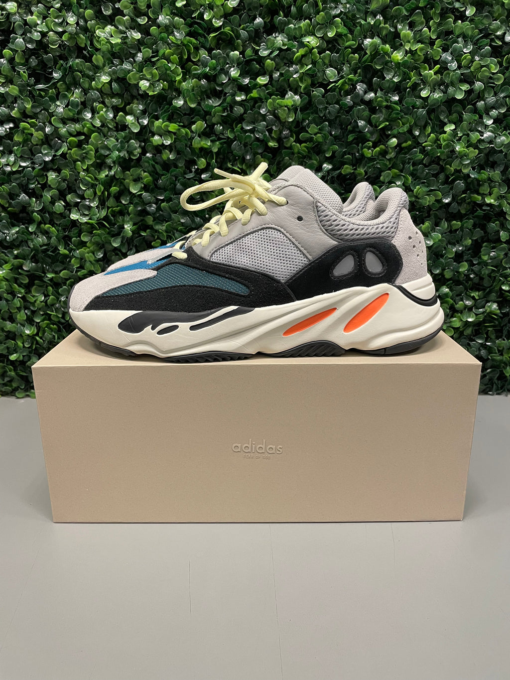 Yeezy 700 "Wave Runner" Size 9.5 Preowned