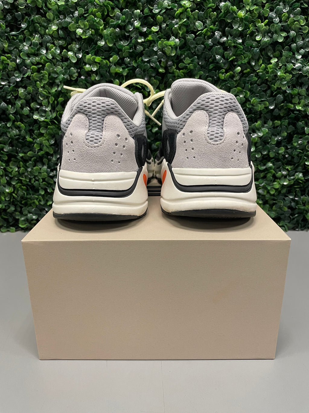 Yeezy 700 "Wave Runner" Size 9.5 Preowned