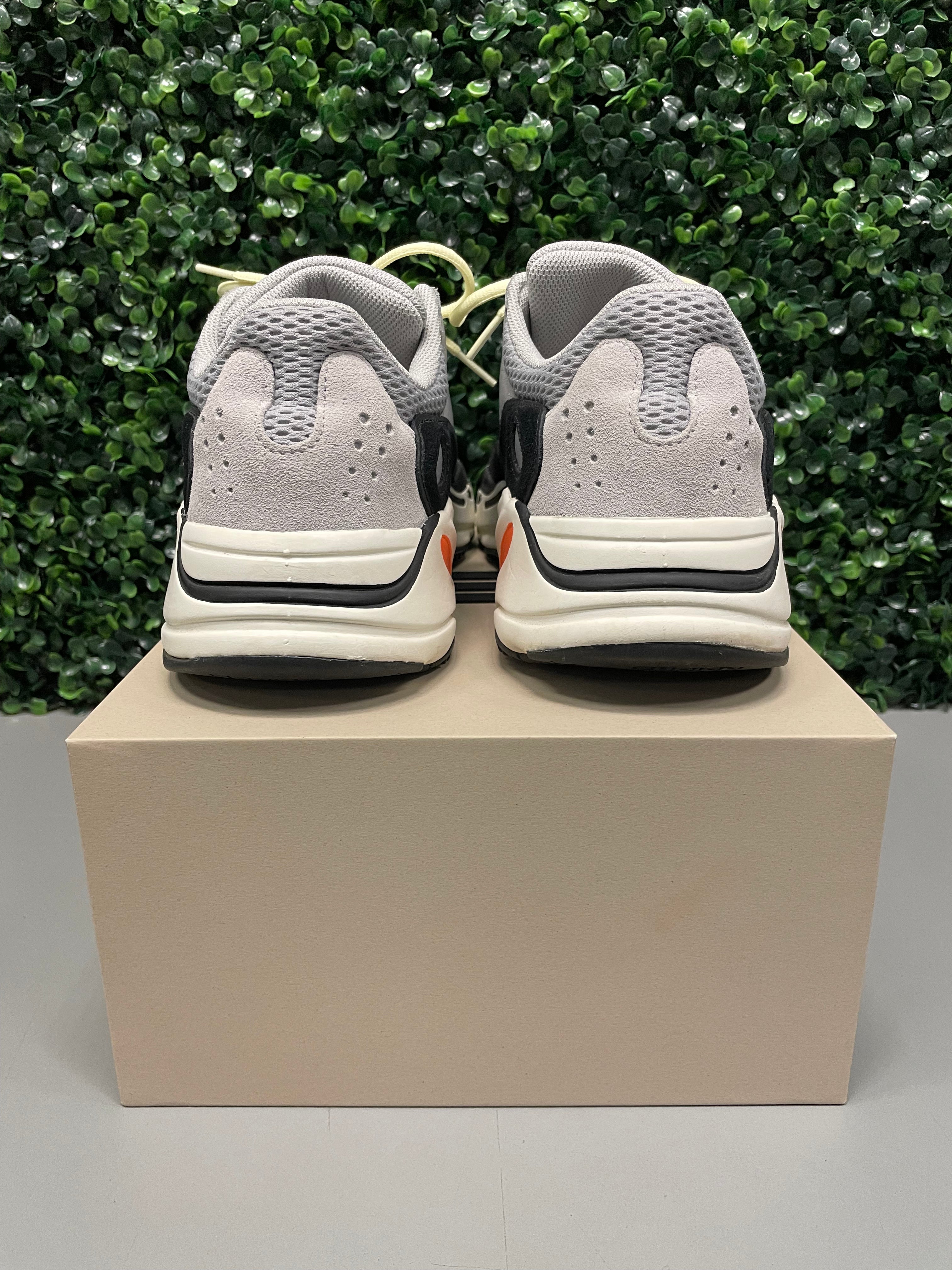 Yeezy 700 "Wave Runner" Size 9.5 Preowned