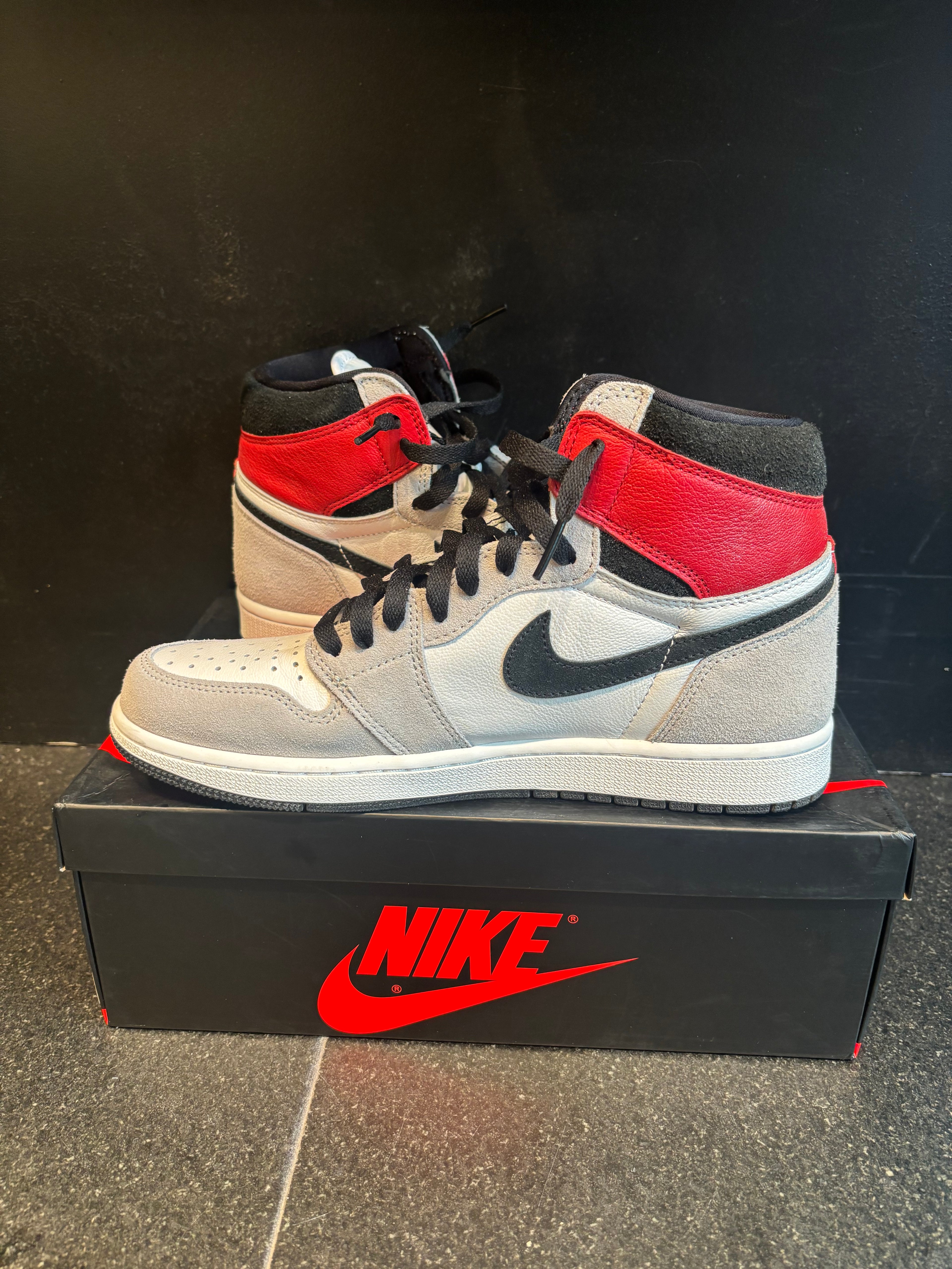 Jordan 1 High "Light Smoke Grey" Preowned Size 8.5 with box