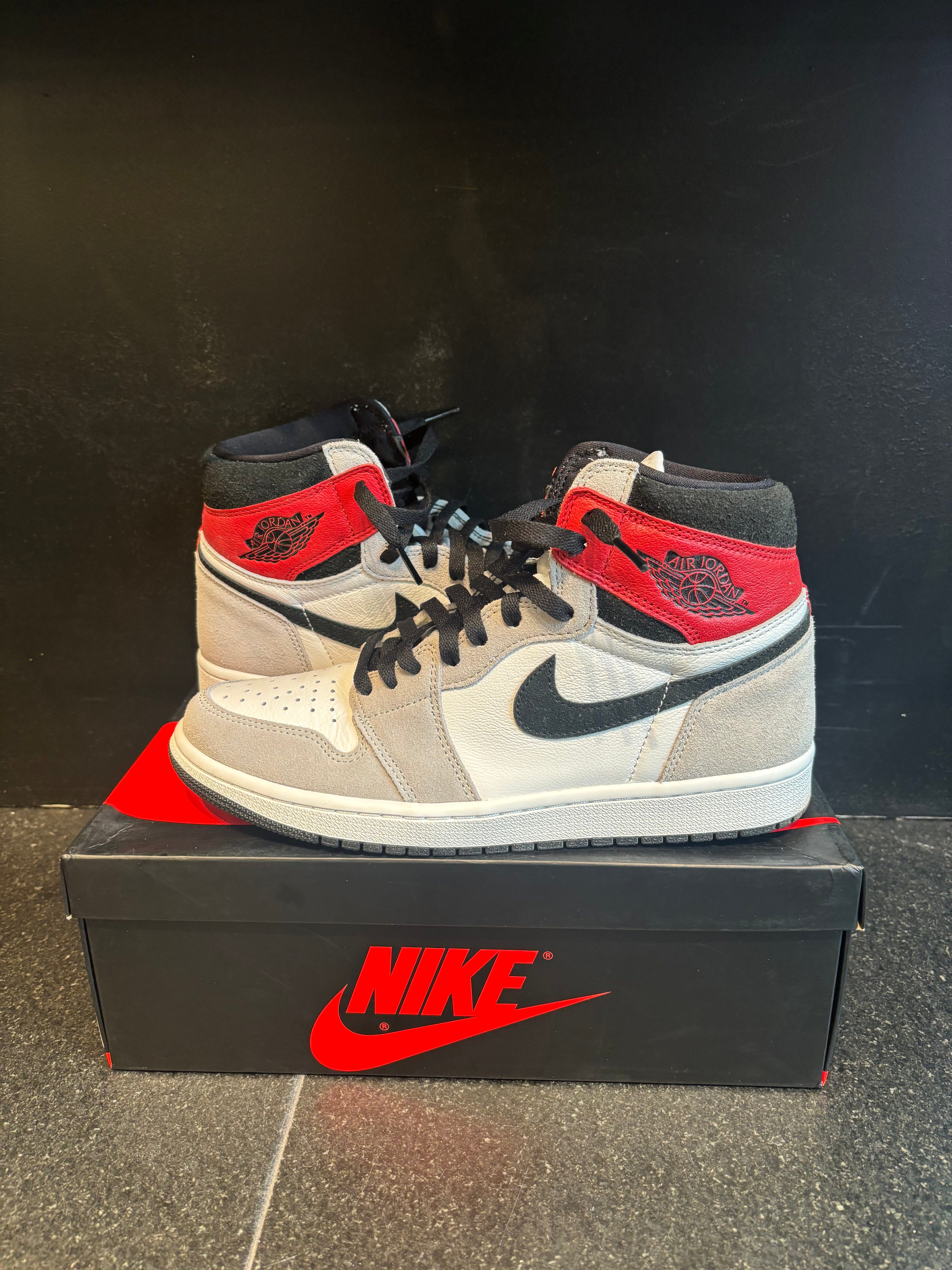 Jordan 1 High "Light Smoke Grey" Preowned Size 8.5 with box