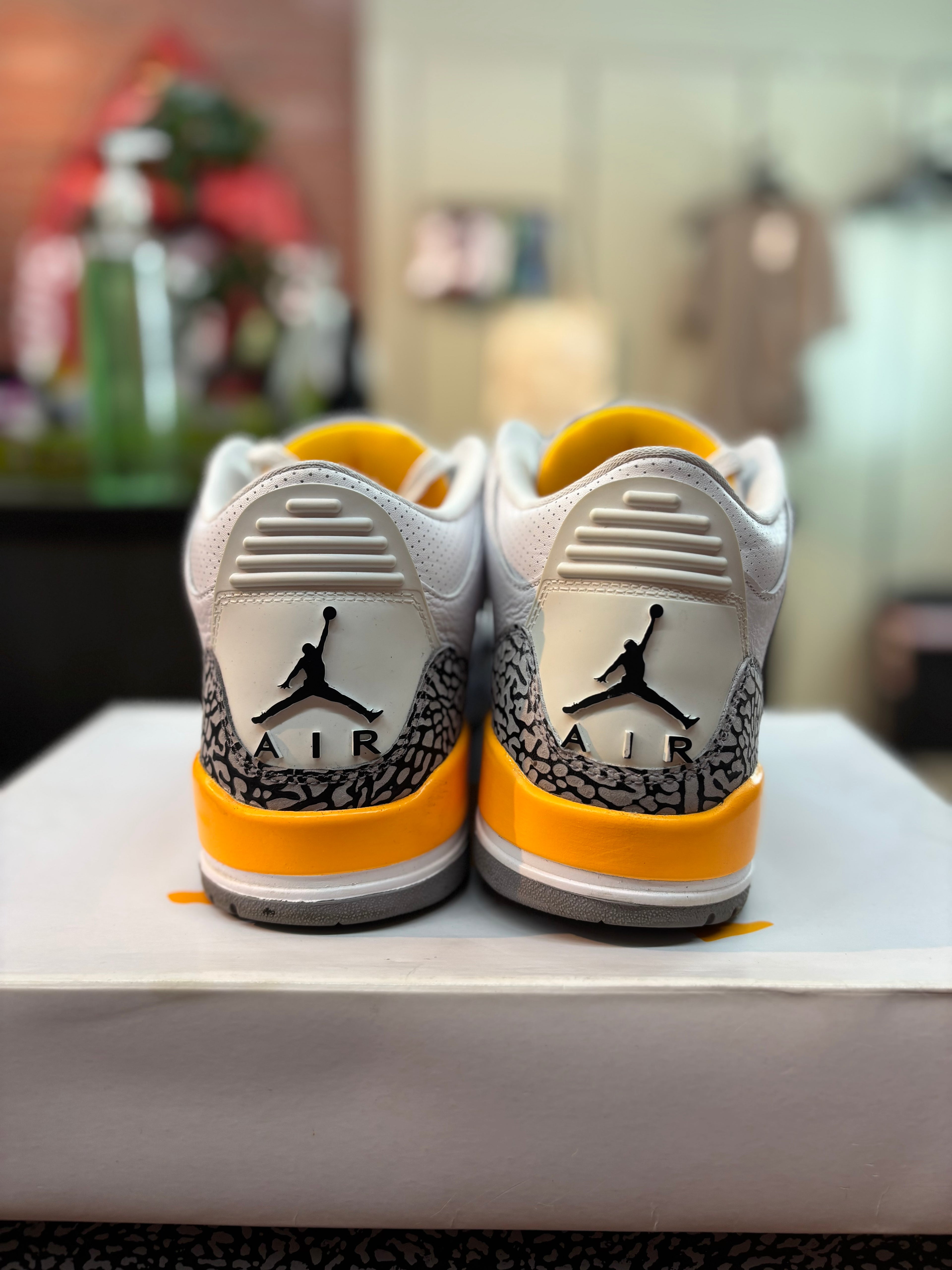 Jordan 3 "Laser Orange" (Women's) Size 11W/9.5M Preowned