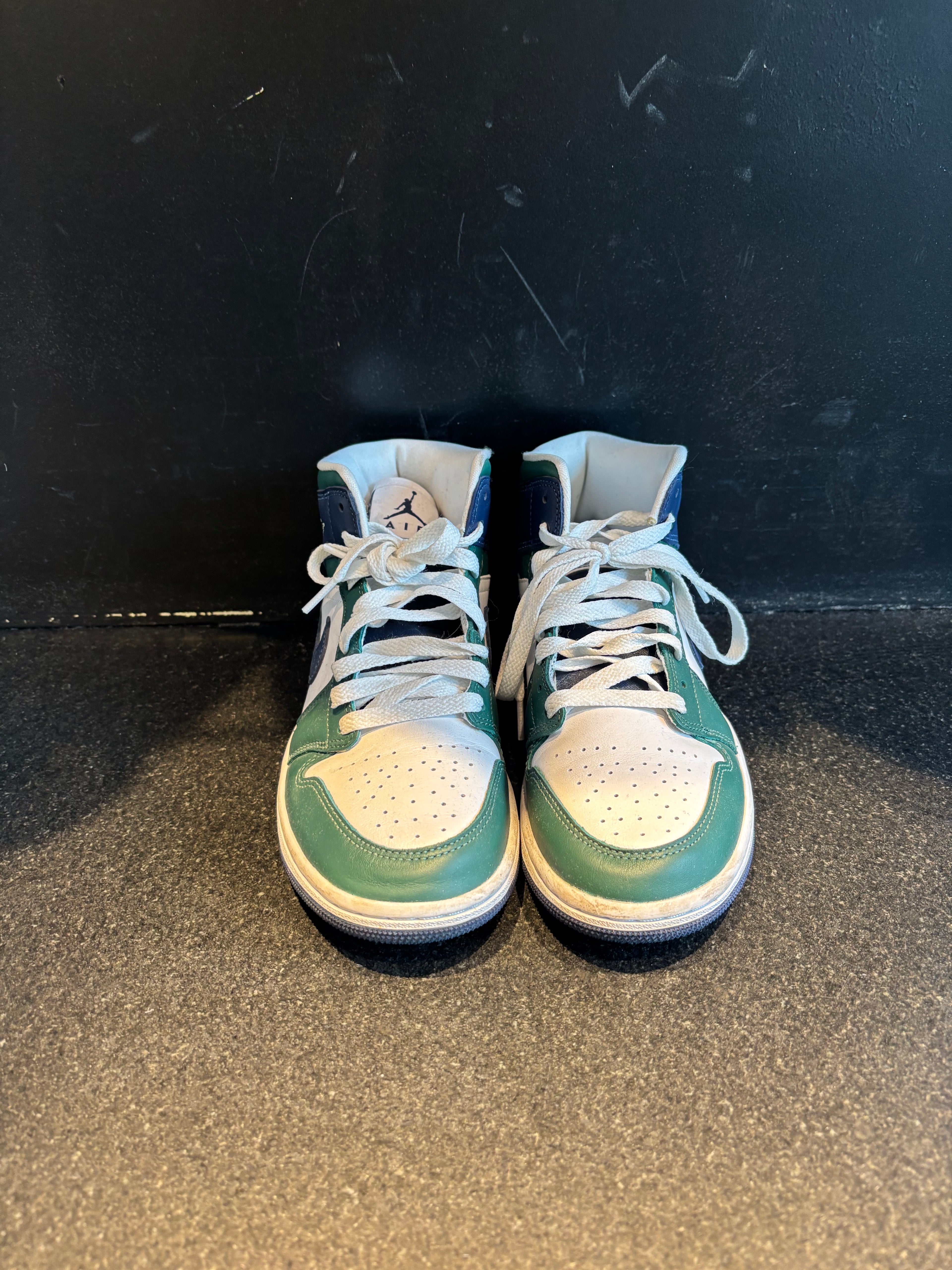 Jordan 1 Mid SE Seahawks (Women's ) Size 7 Preowned No Box